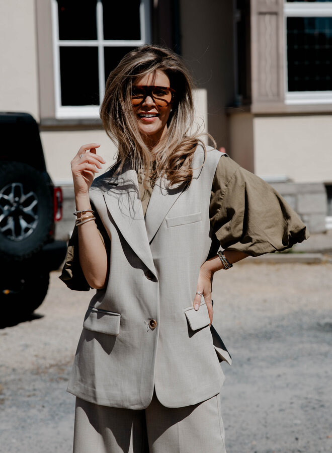 Jeni sleevless classic – Light Taupe