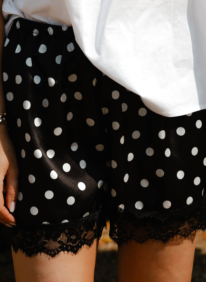 Elly shortje kant polka dots – Black