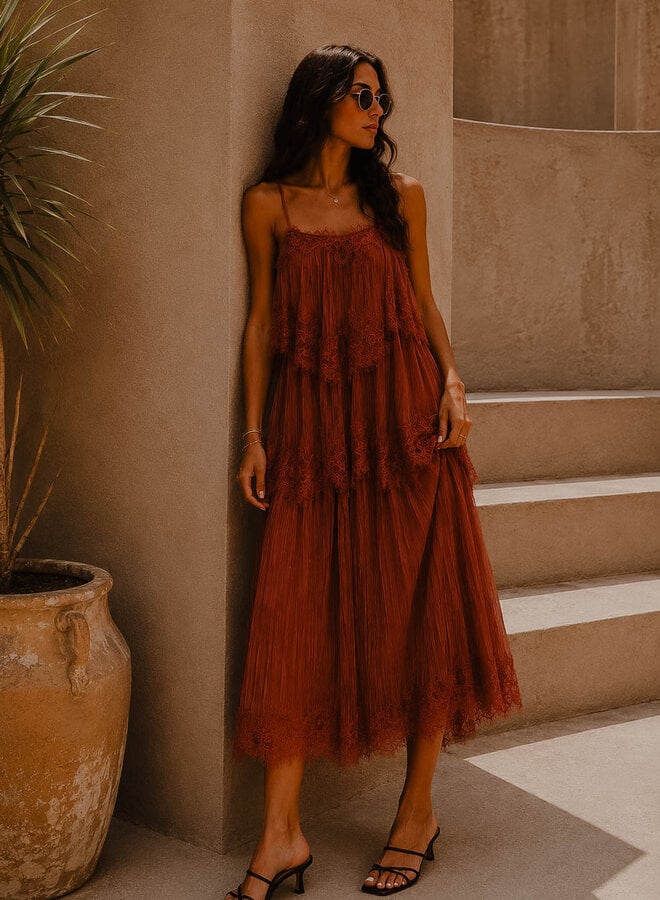 Laurinne jurk volants en kant – Brown