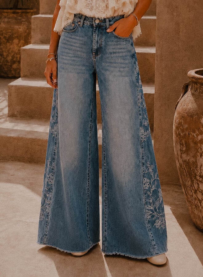 Lynn jeans broderie zijkant – Mid Blue
