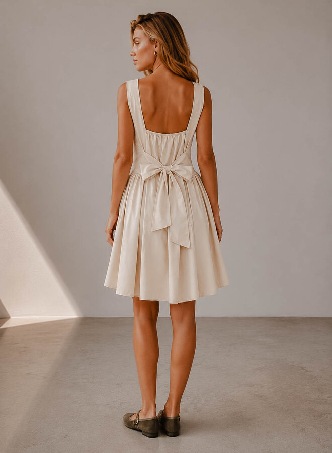 Jill jurk kort met strik – Beige