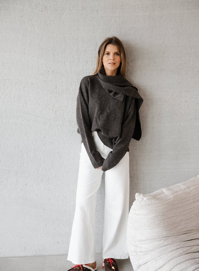 Lou knitwear met sjaal – Choco