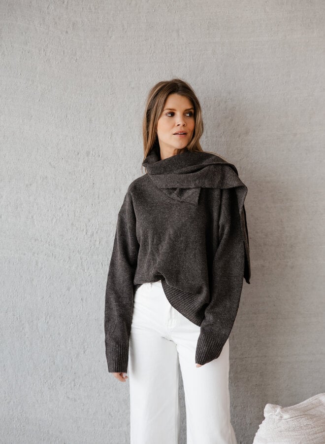 Lou knitwear met sjaal – Choco