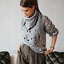 Fiona knitwear met sjaaltje paisley print – Grey
