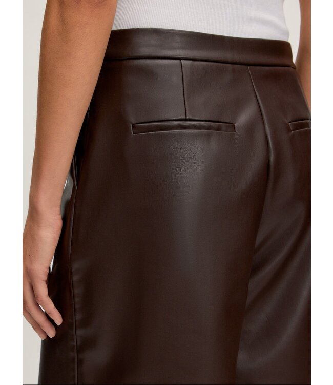 Amy short donkerbruin