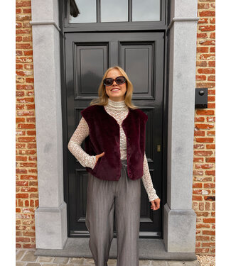 Winnie fluffy gilet burgundy