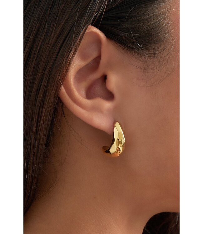 Gestructureerde druppel oorbellen