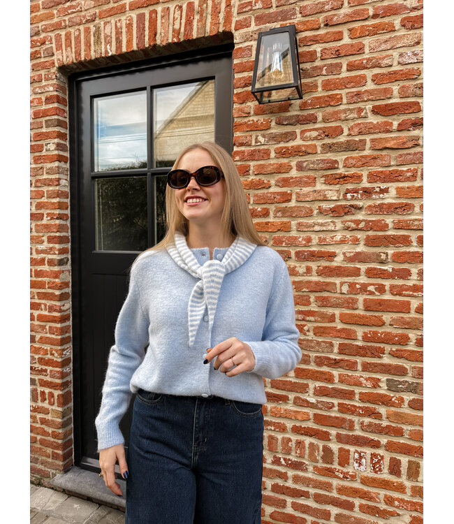 Ilva pull met sjaal lichtblauw