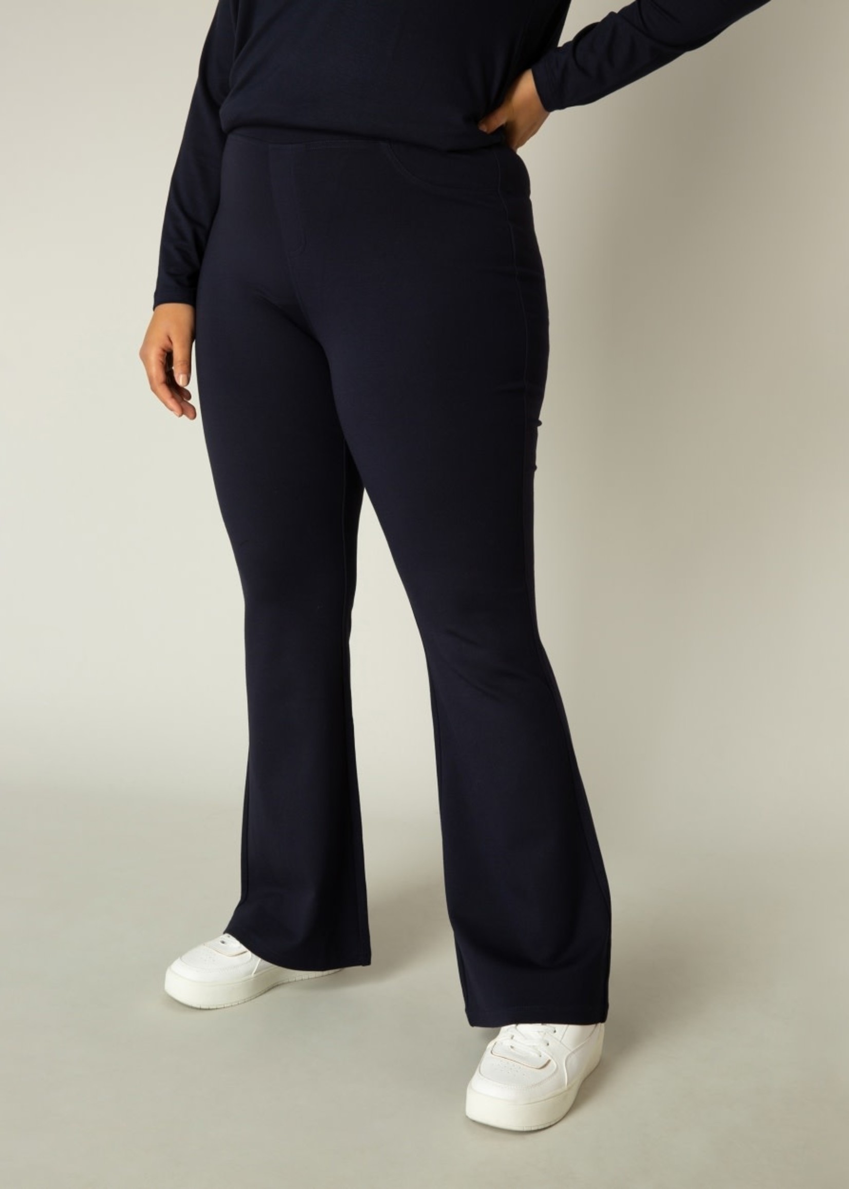 Base Level Curvy Allie Tregging flare fit (7000011)