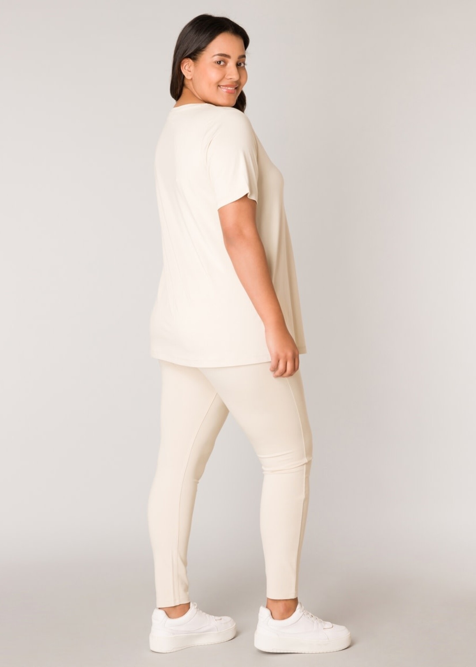 Base Level Curvy Base Level Curvy T-shirt Alba – comfortabele plus size basic