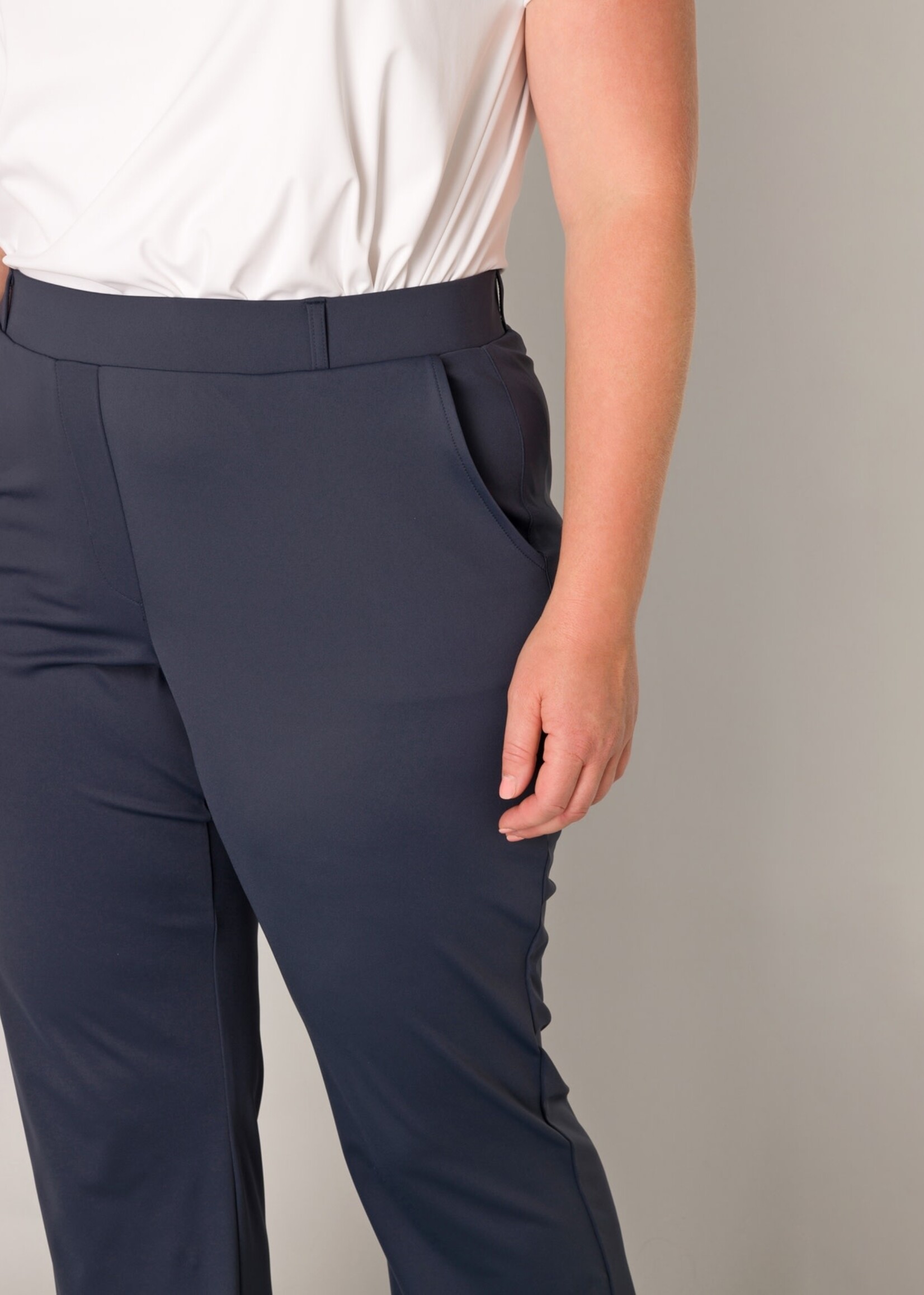 Base Level Curvy Travelbroek  Lori Base Level (7000118)