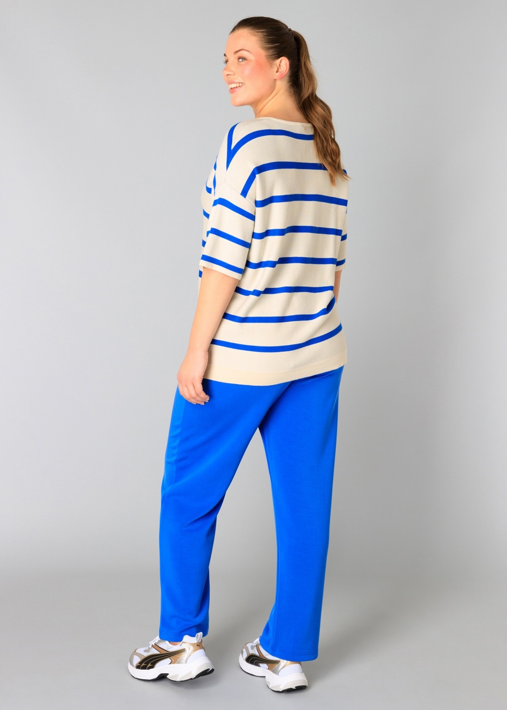 Yest Curve Shirt Valentine Yesta (A005099)