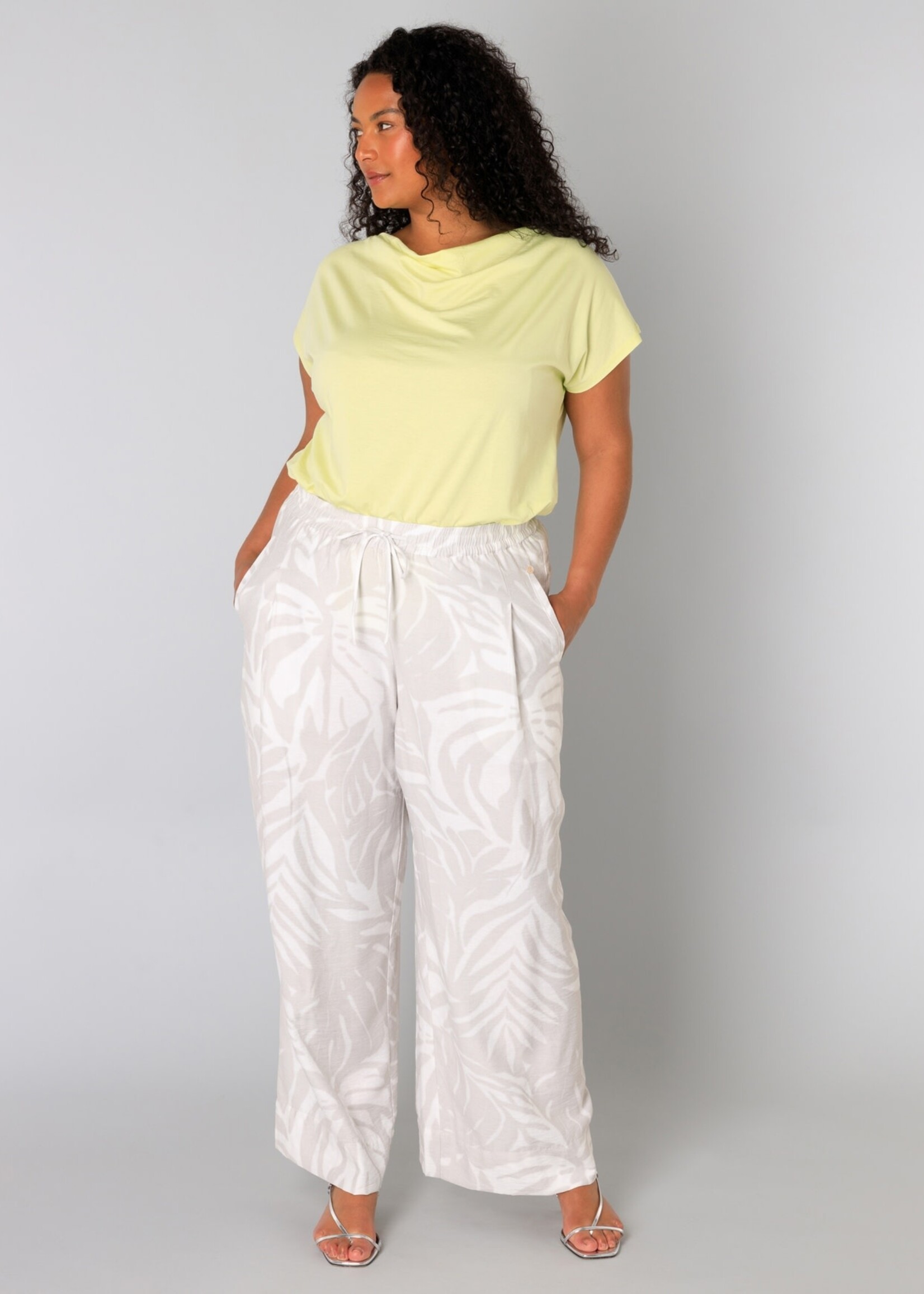 Yest Curve Broek Urmi Yesta