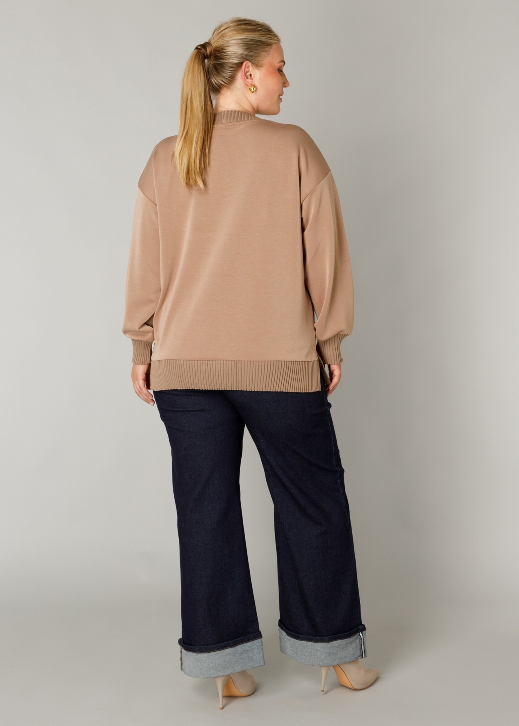 Yest Curve Sweater