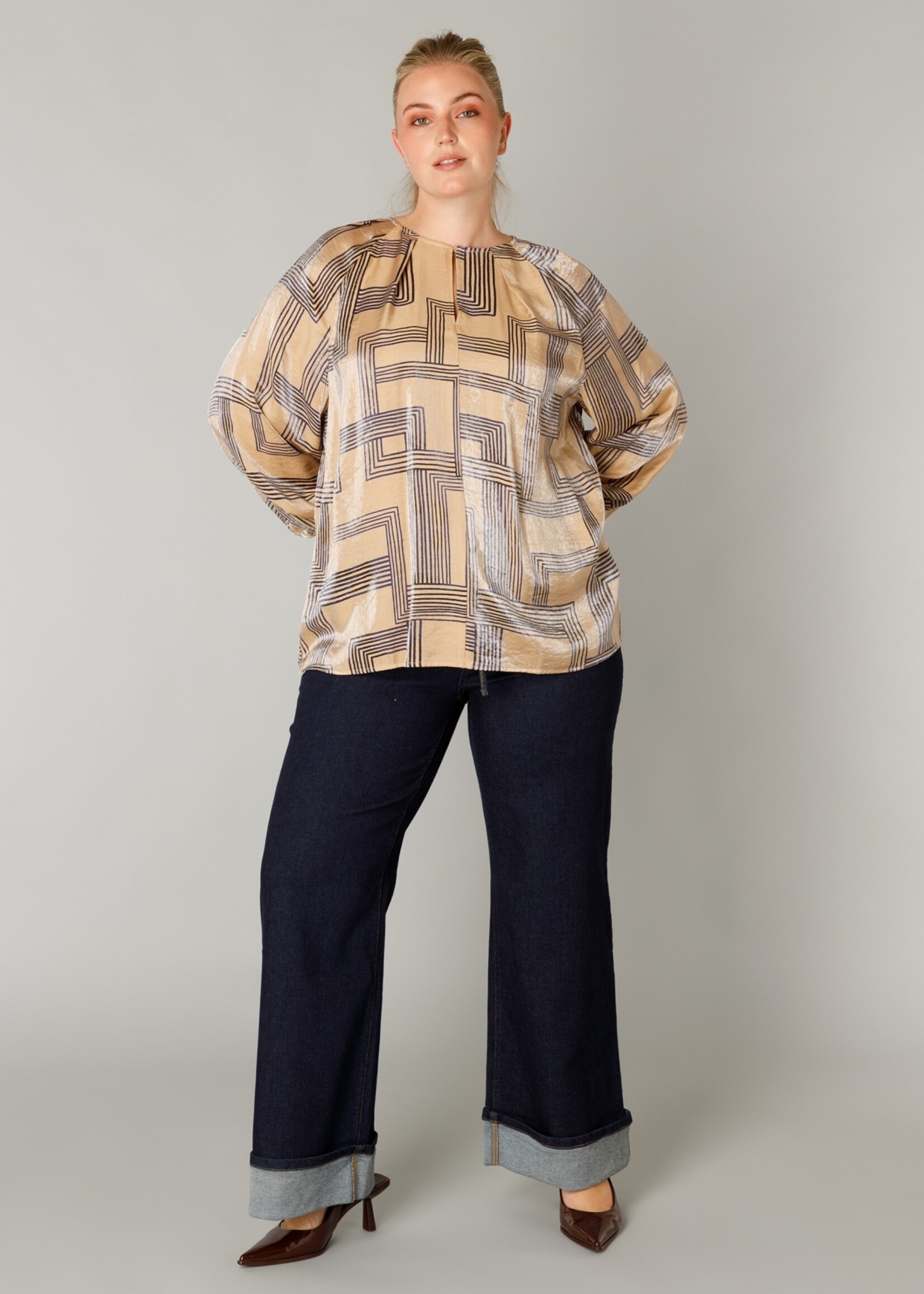 Yest Curve Yest Curve glansblouse Fleur – elegante blouse met grafische print