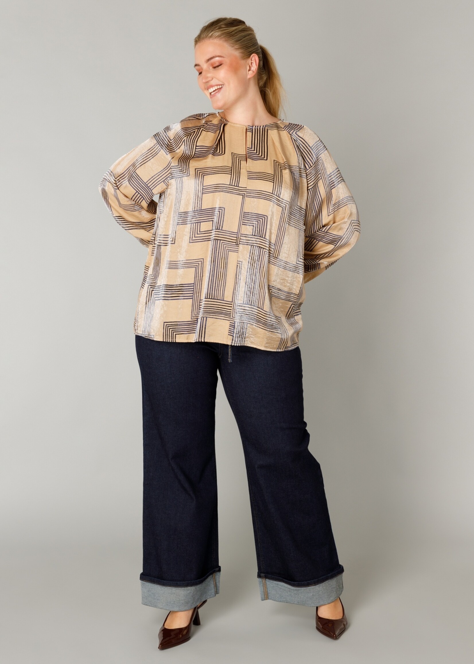 Yest Curve Yest Curve glansblouse Fleur – elegante blouse met grafische print