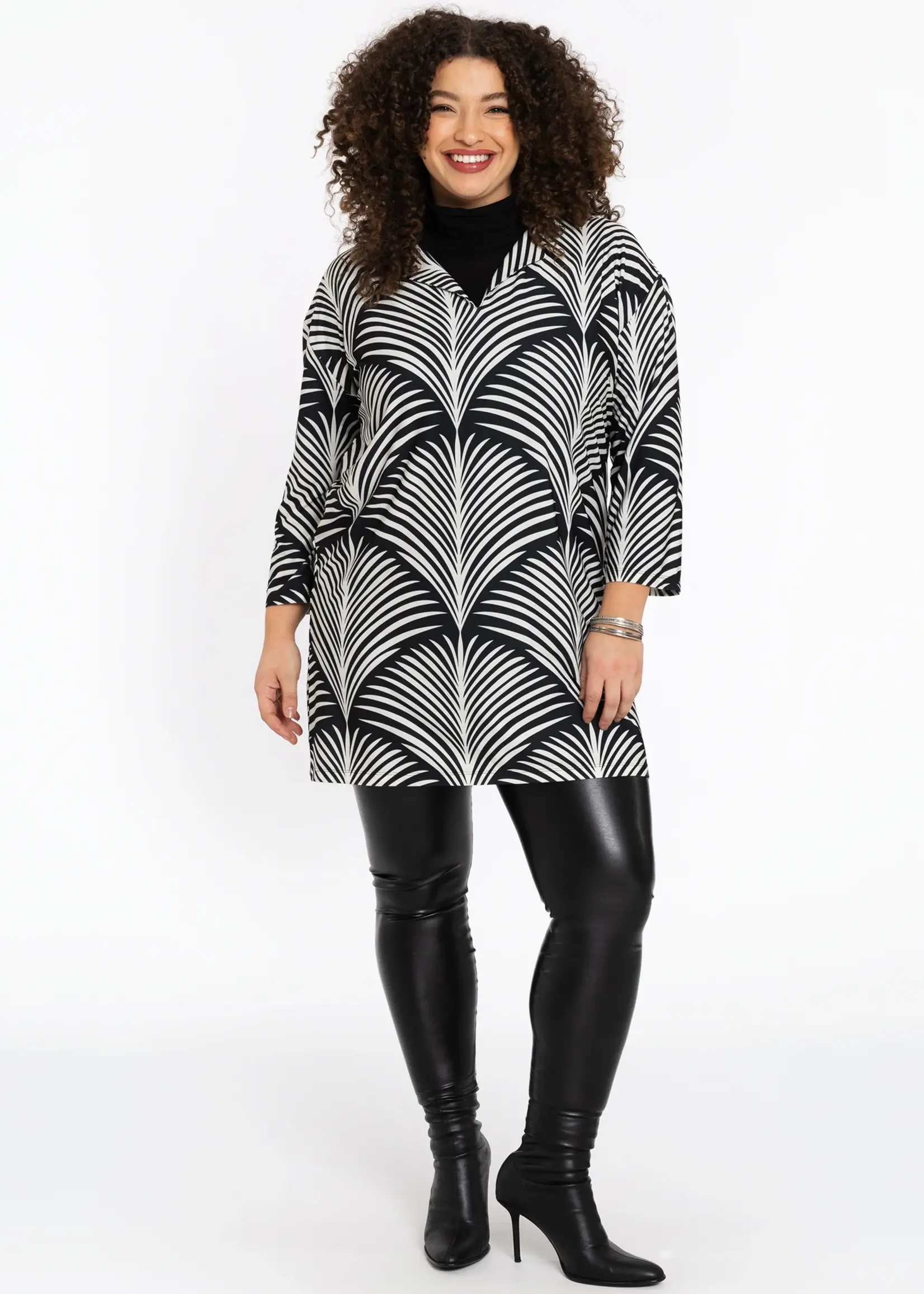 Yoek Yoek Tuniek Palm – moderne grafische look in zwart-wit