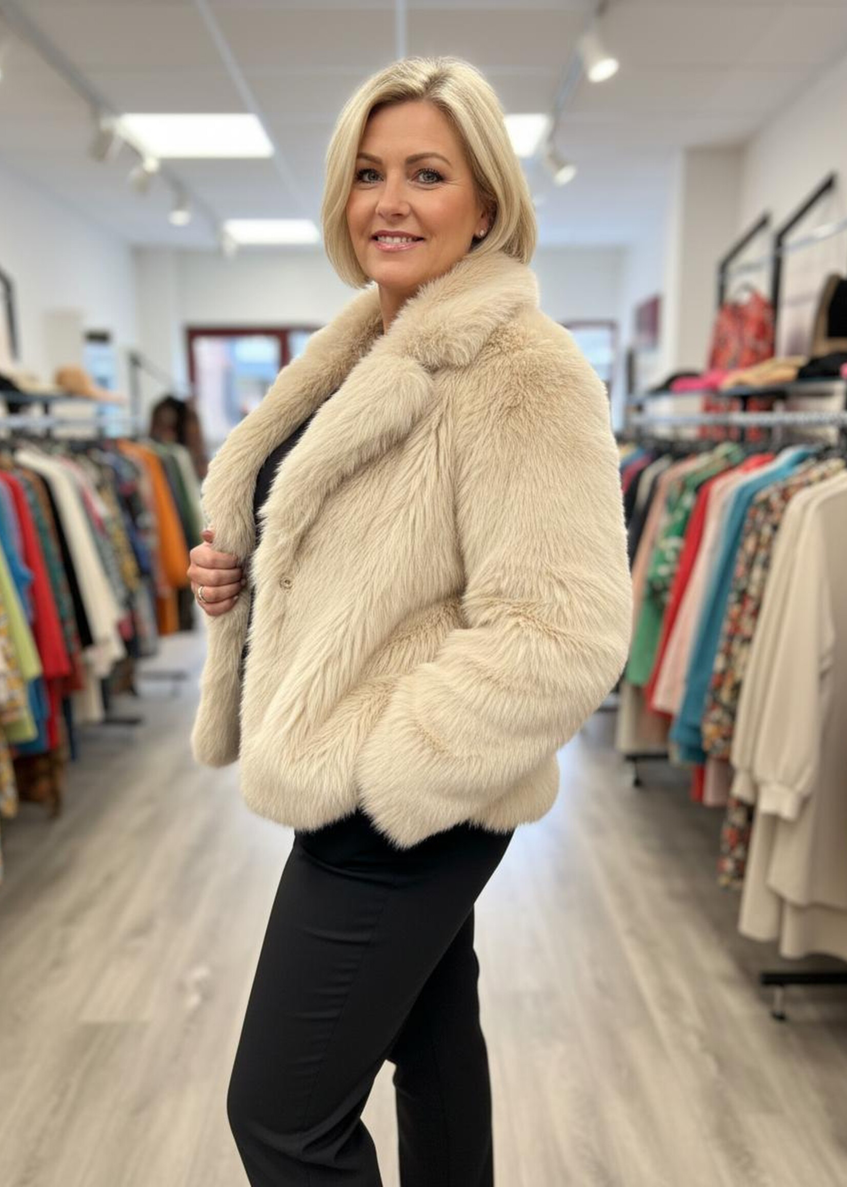 Yest Curve Yest Curve jas Antonia – kort bontjasje met luxe uitstraling
