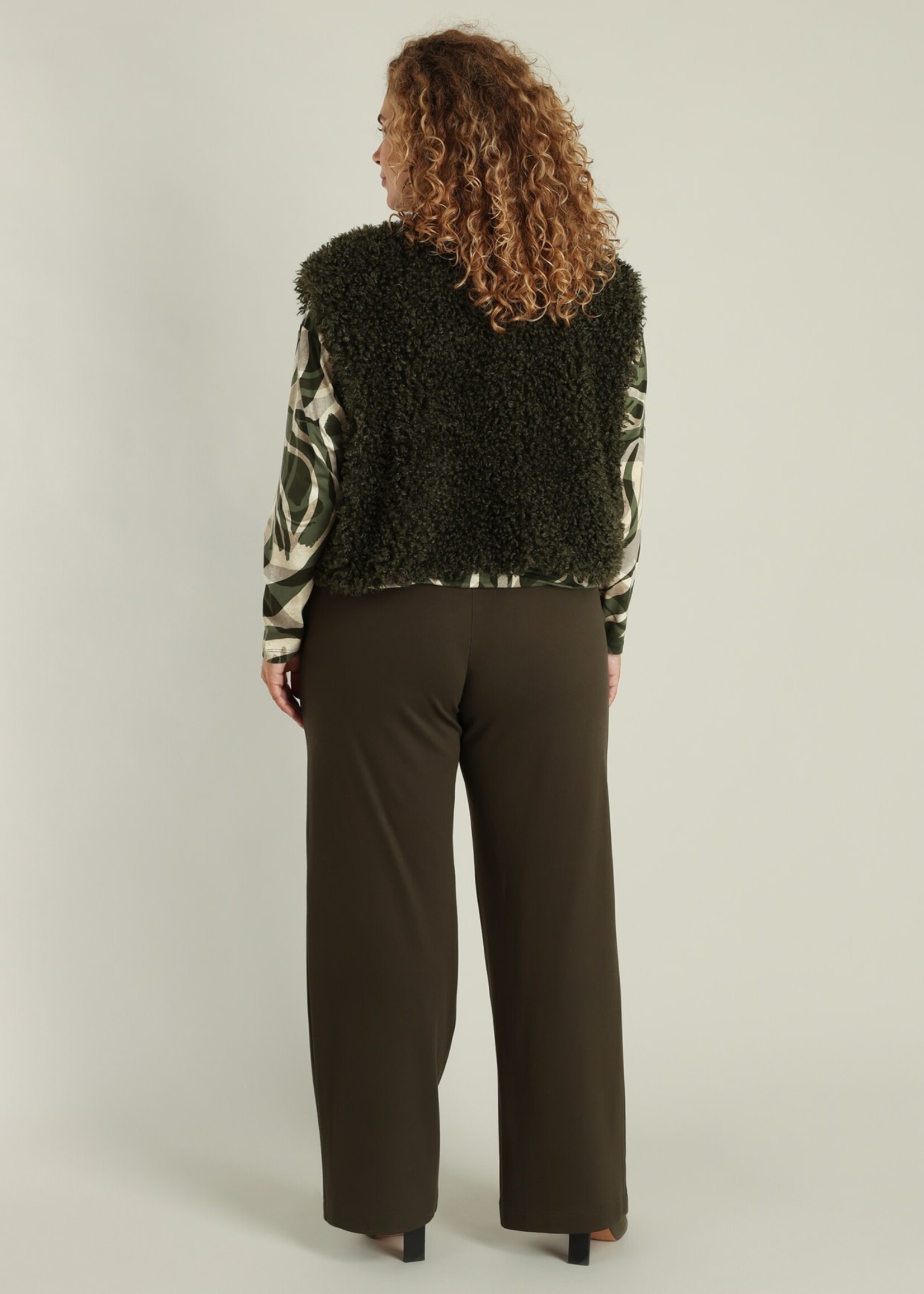 Yest Curve Vestje Gianna in army – stijlvol en veelzijdig  (A005774)