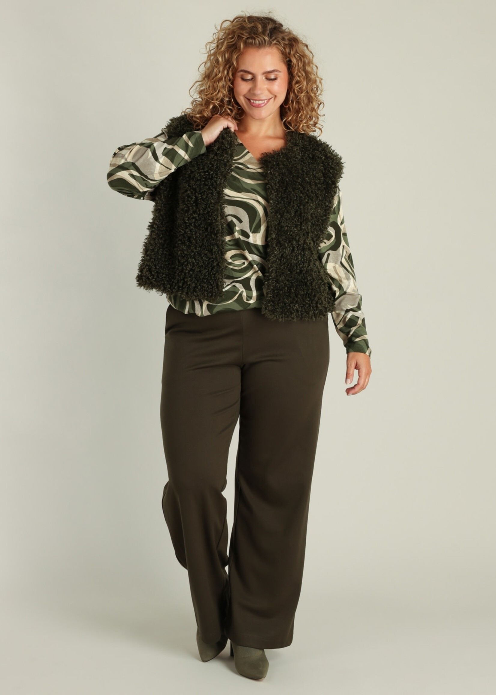 Yest Curve Vestje Gianna in army – stijlvol en veelzijdig  (A005774)