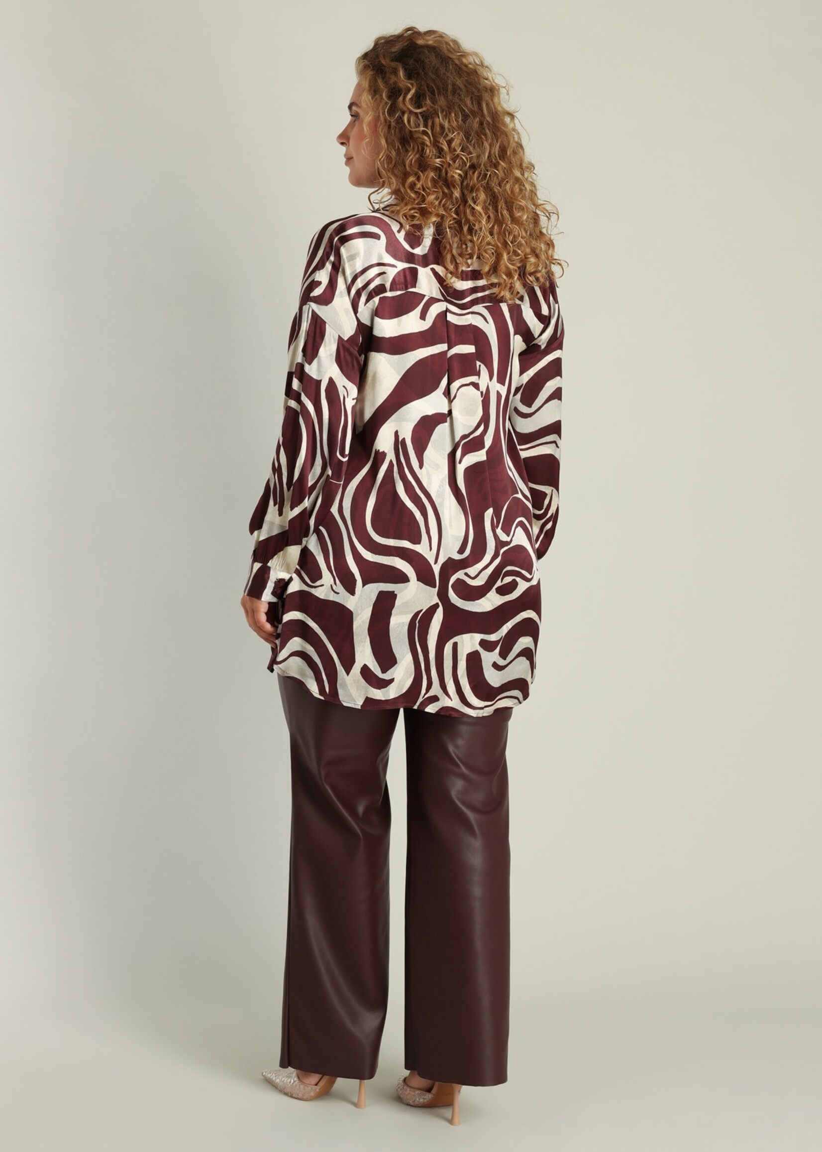 Yest Curve Yest Curve Blouse in bordeaux – stijlvol plus size design