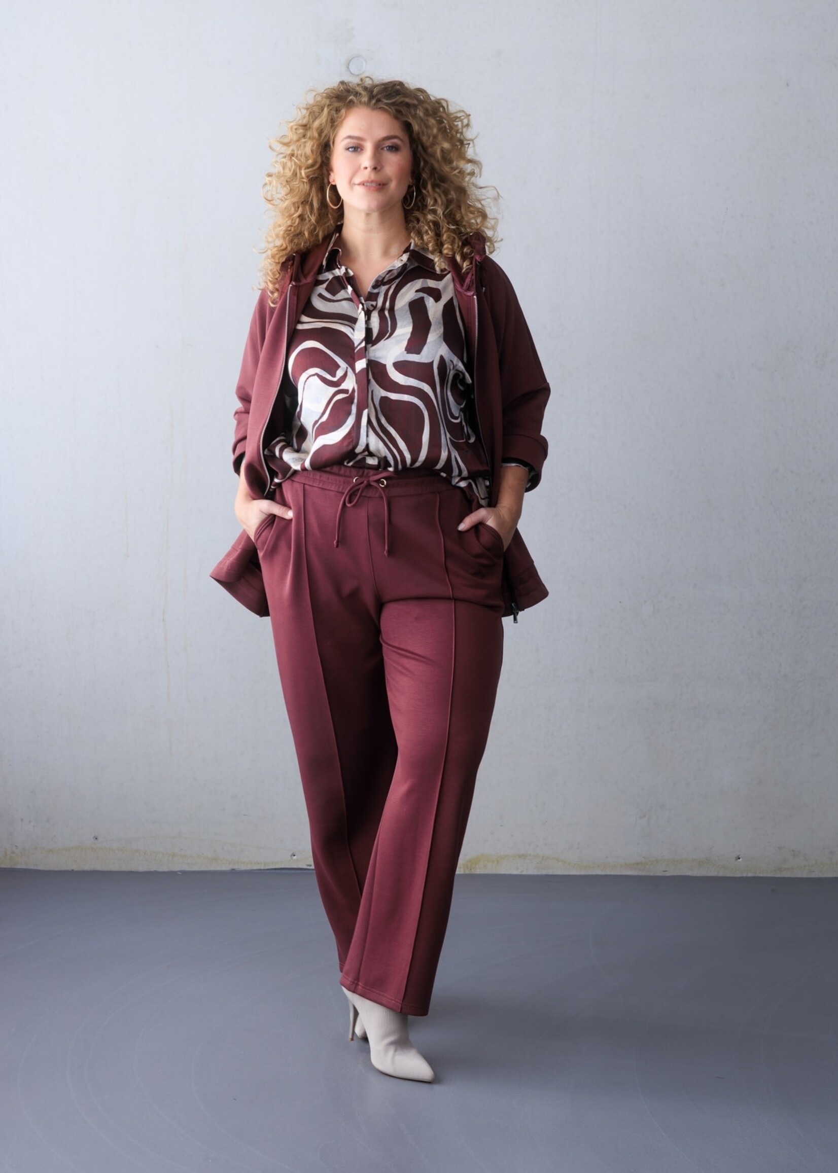 Yest Curve Yest Curve Blouse in bordeaux – stijlvol plus size design