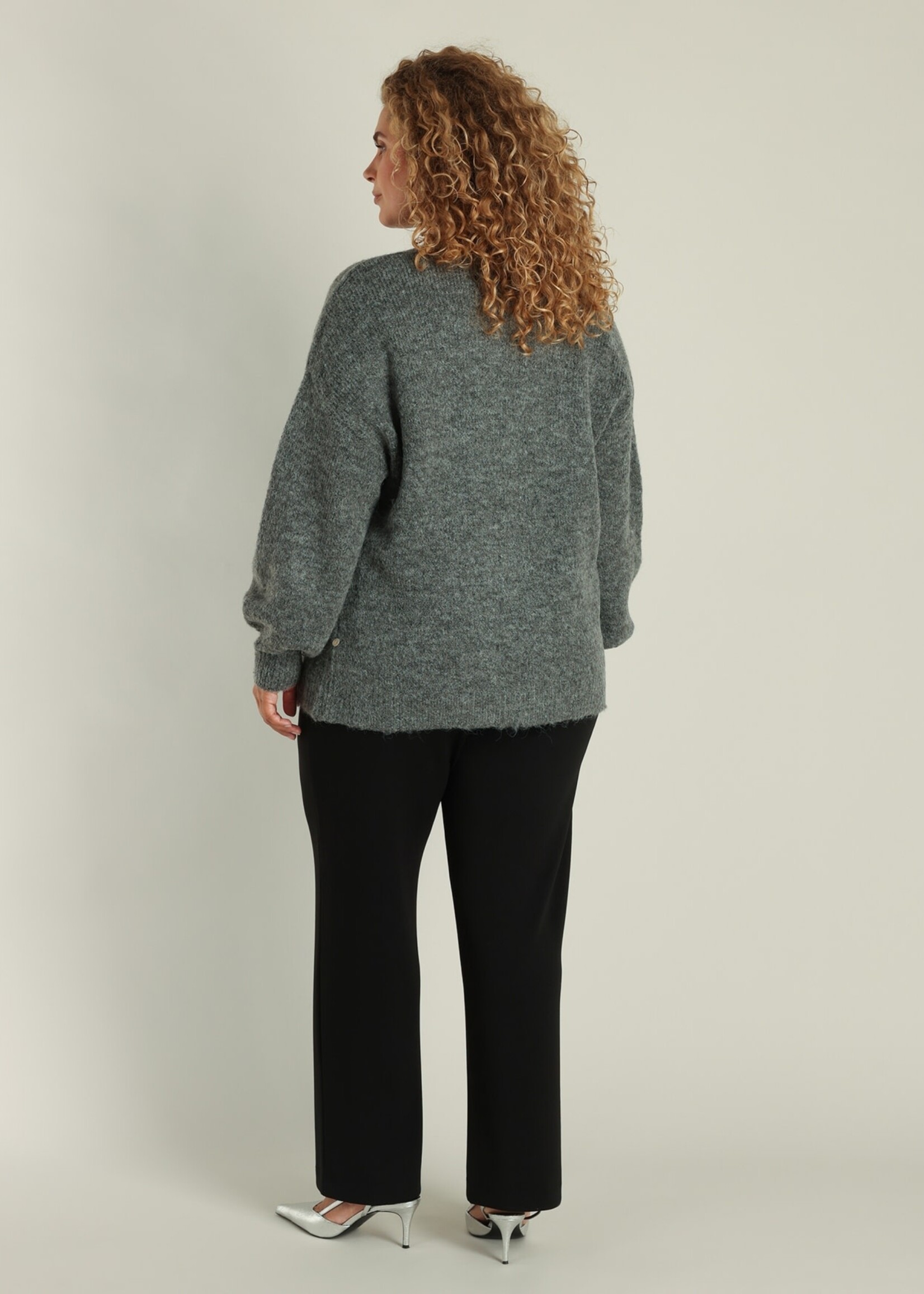 Yest Curve Yest Curve gebreid vest in grijs gemêleerd – comfortabel plus size design