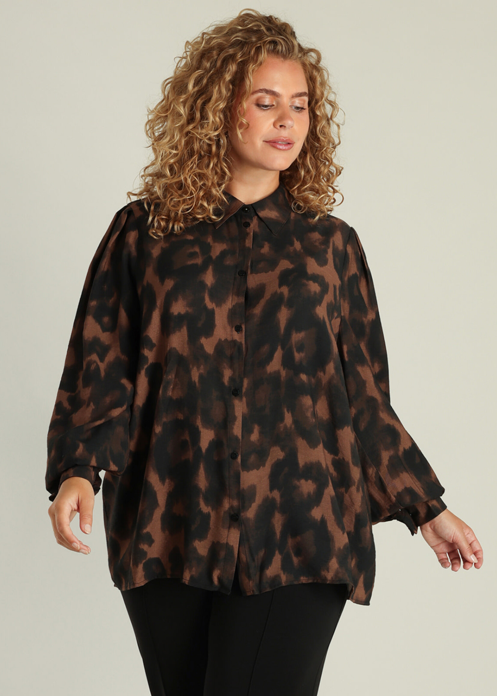 Yest Curve Yest Curve blouse Geraldine – najaarsprint in zwartbruin(A005792)