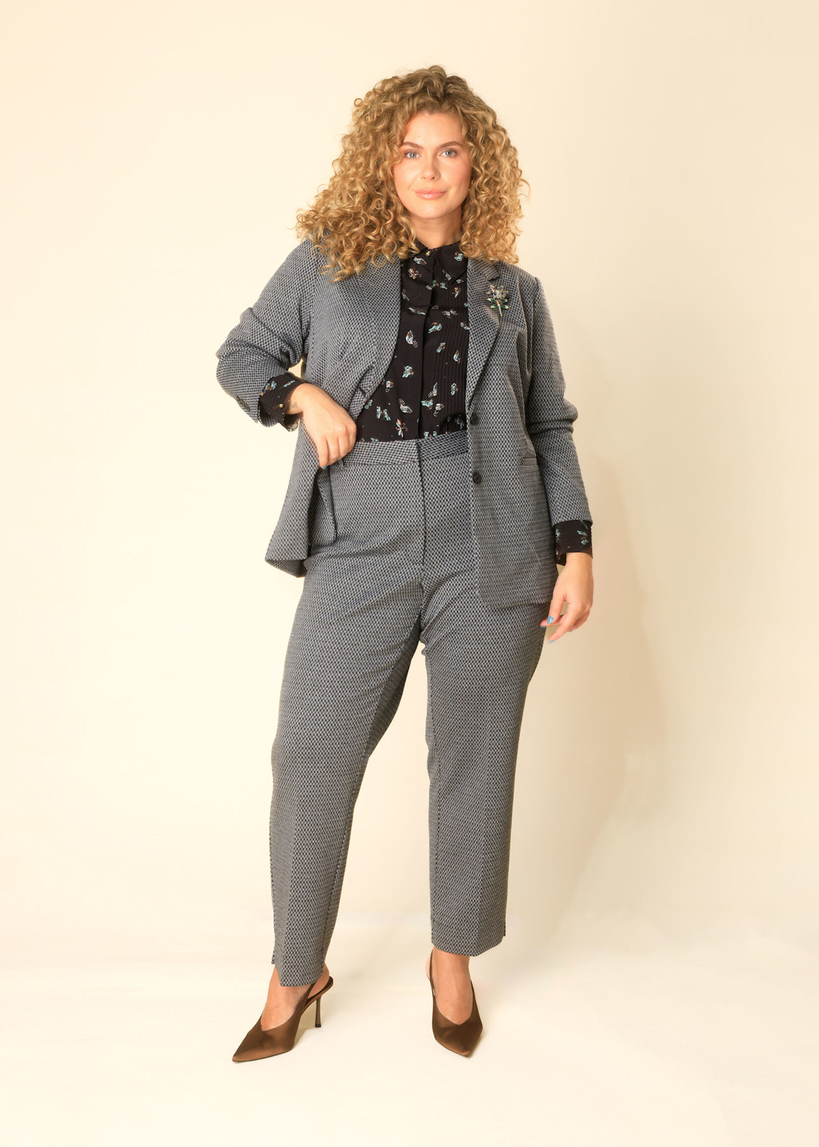 Yest Curve Yest Curve pantalon Helia – klassieke ruit met moderne uitstraling