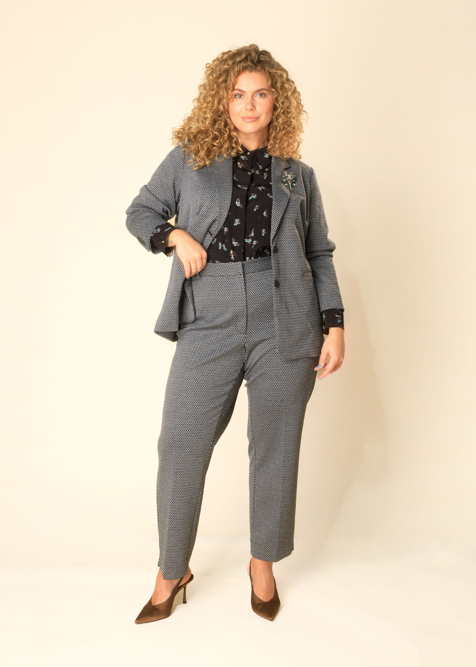 Yest Curve Blouse Haya Yest Curve (A005888)