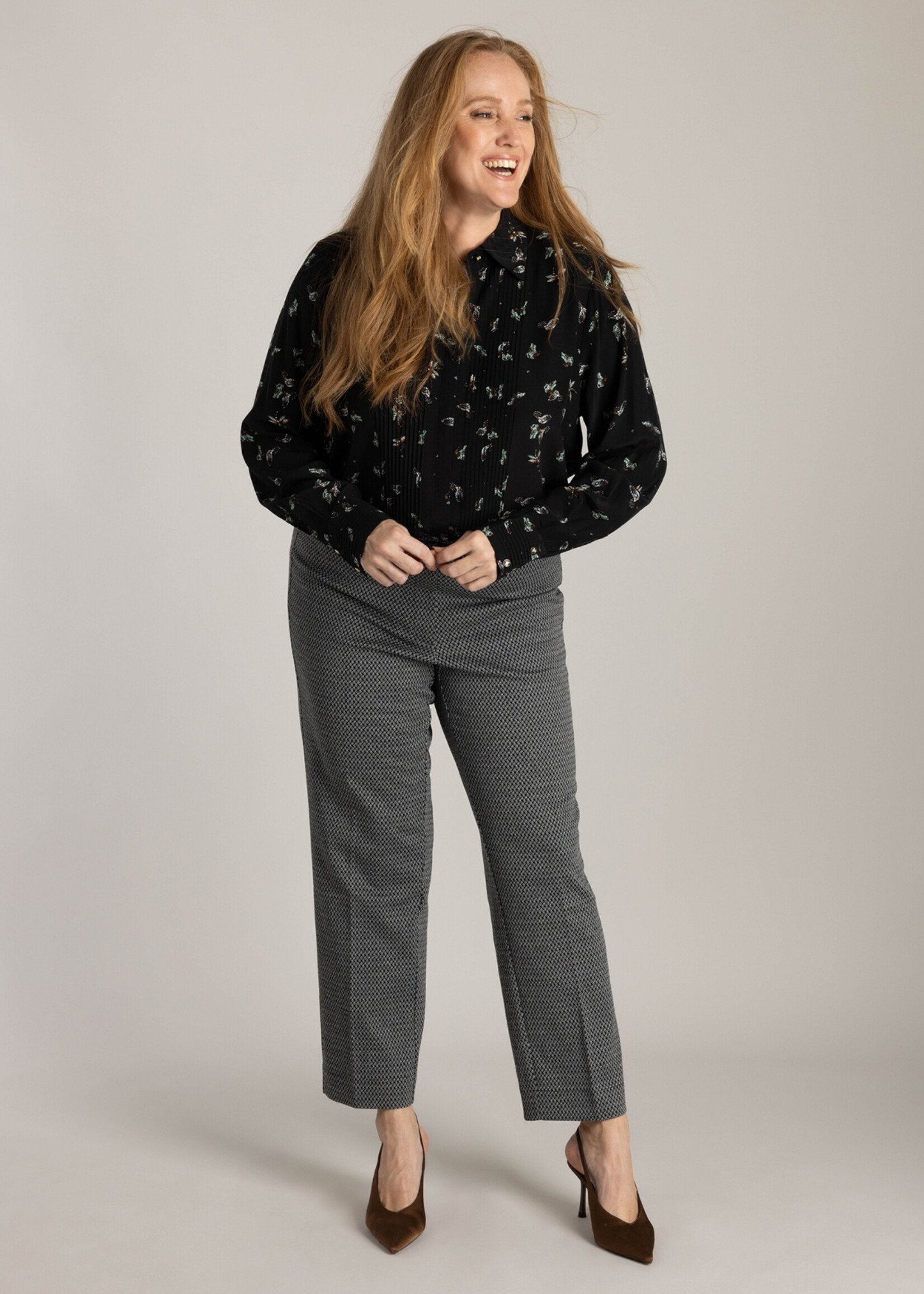 Yest Curve Yest Curve pantalon Helia – klassieke ruit met moderne uitstraling