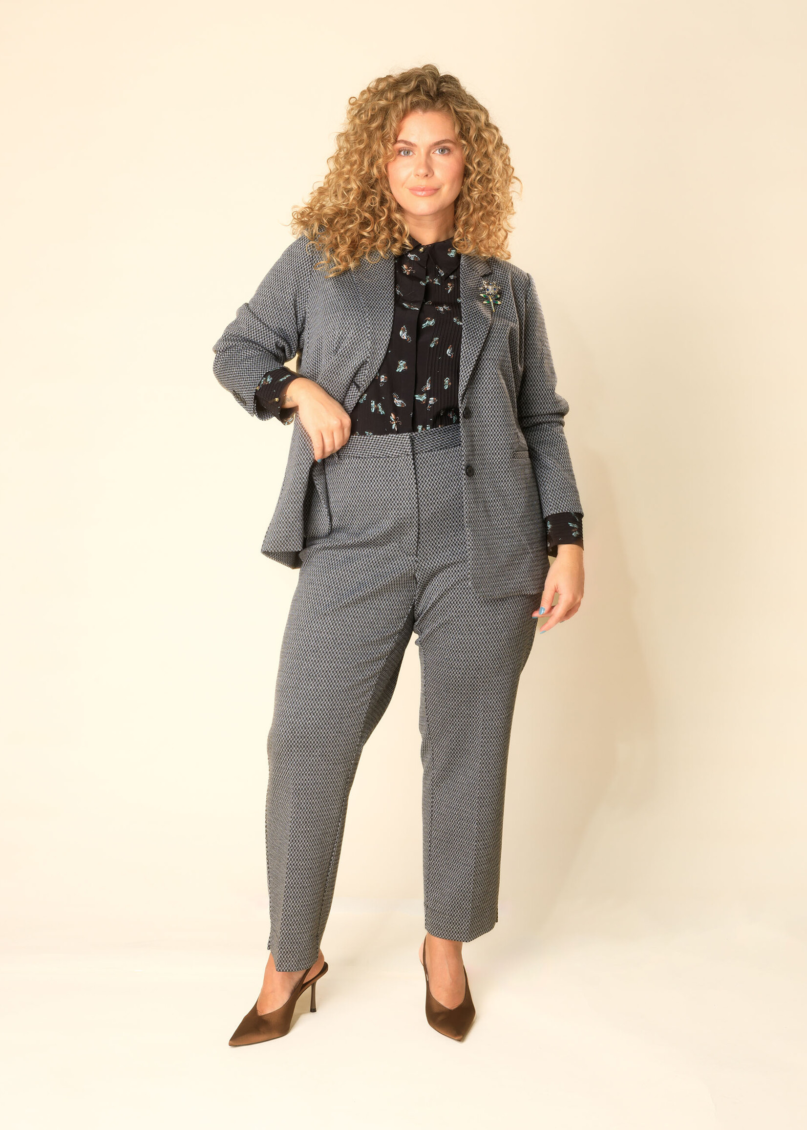 Yest Curve Yest Curve blazer Helga – subtiele ruit en moderne elegantie