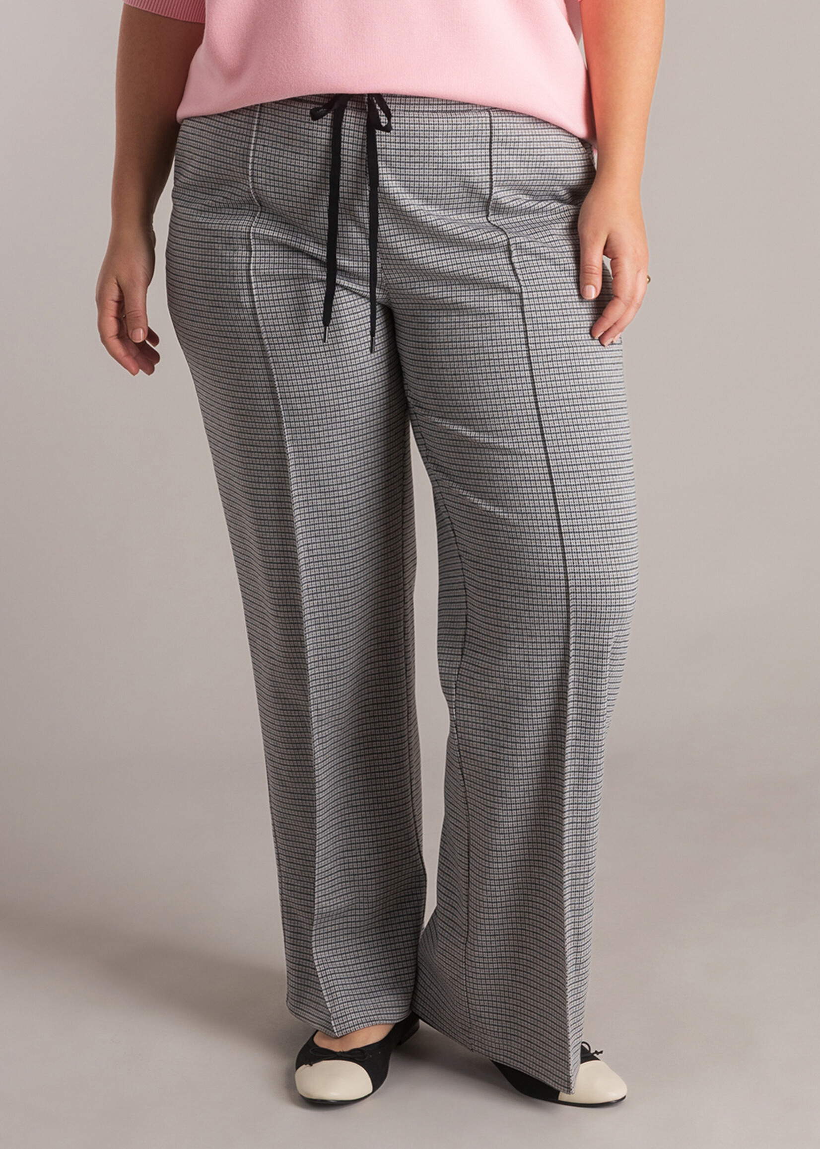 Yest Curve Broek Romana Essential Yest Curve – comfortabele jersey broek met flare pijp en ruitje (A006258)