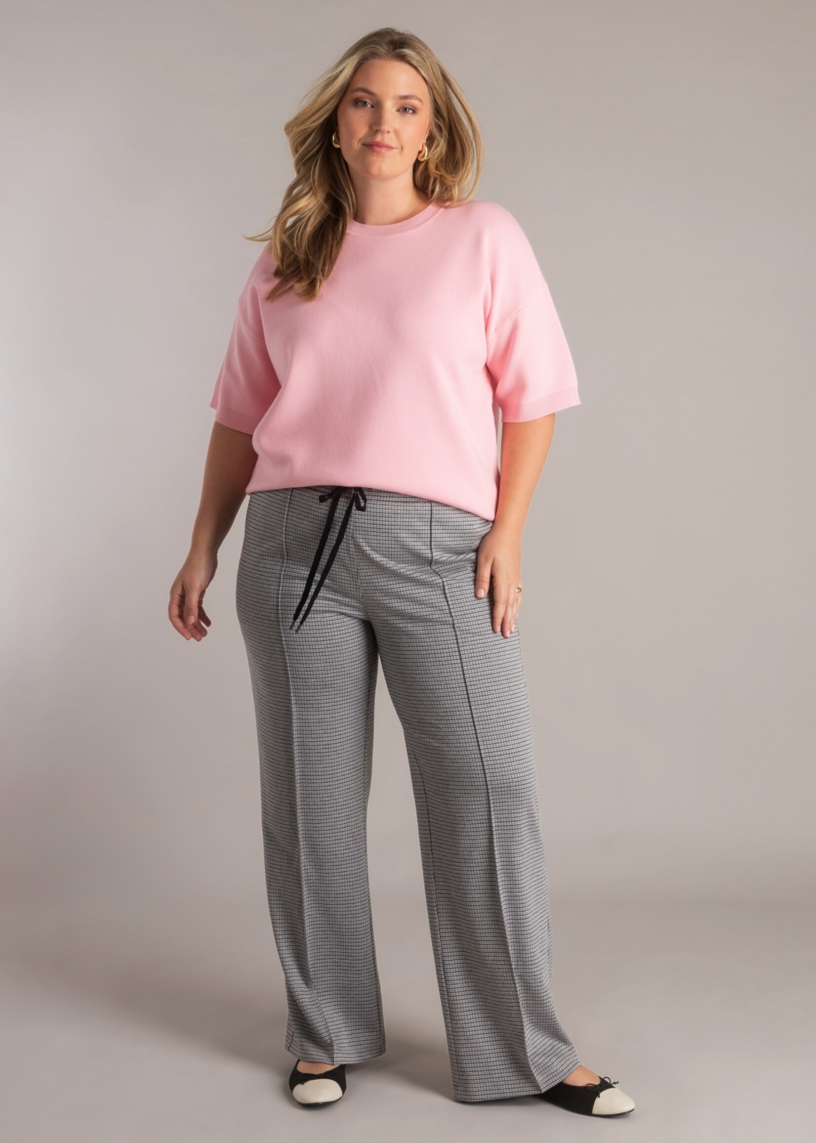 Yest Curve Broek Romana Essential Yest Curve – comfortabele jersey broek met flare pijp en ruitje (A006258)