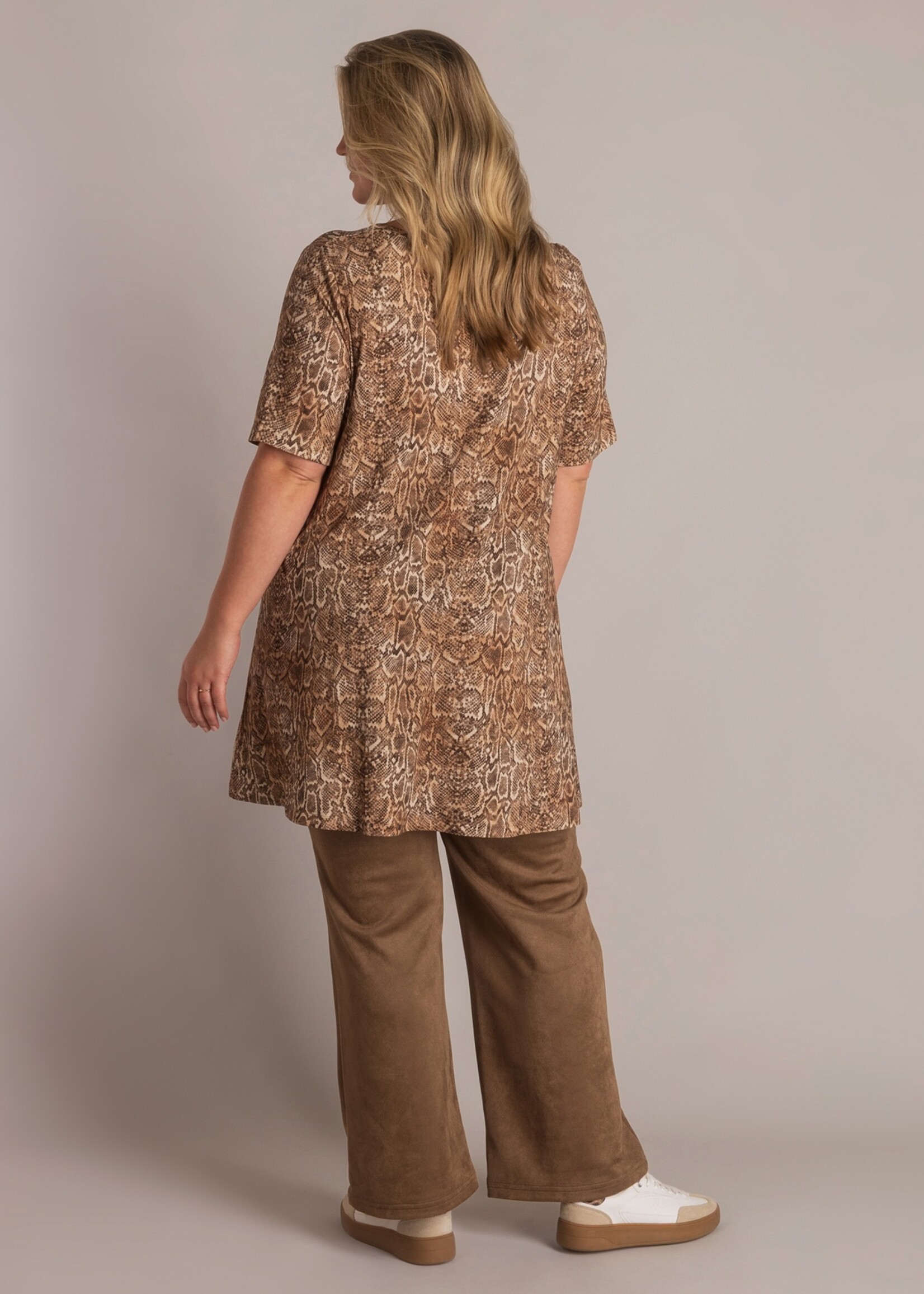 Yest Curve Tuniek Ankie Essential Yest Curve – vertrouwde A-lijn tuniek van ECOVERO viscose met slangenprint