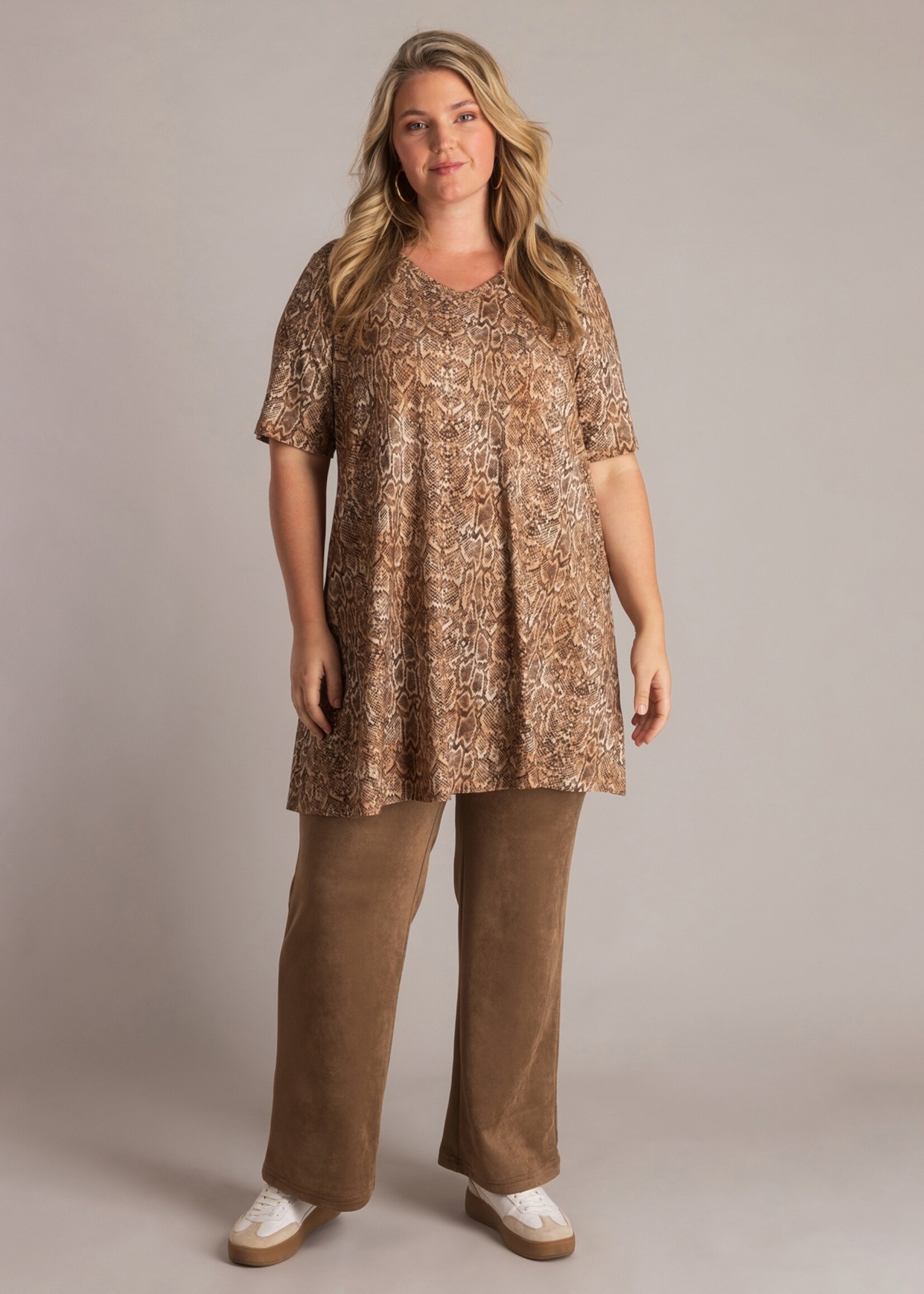 Yest Curve Tuniek Ankie Essential Yest Curve – vertrouwde A-lijn tuniek van ECOVERO viscose met slangenprint