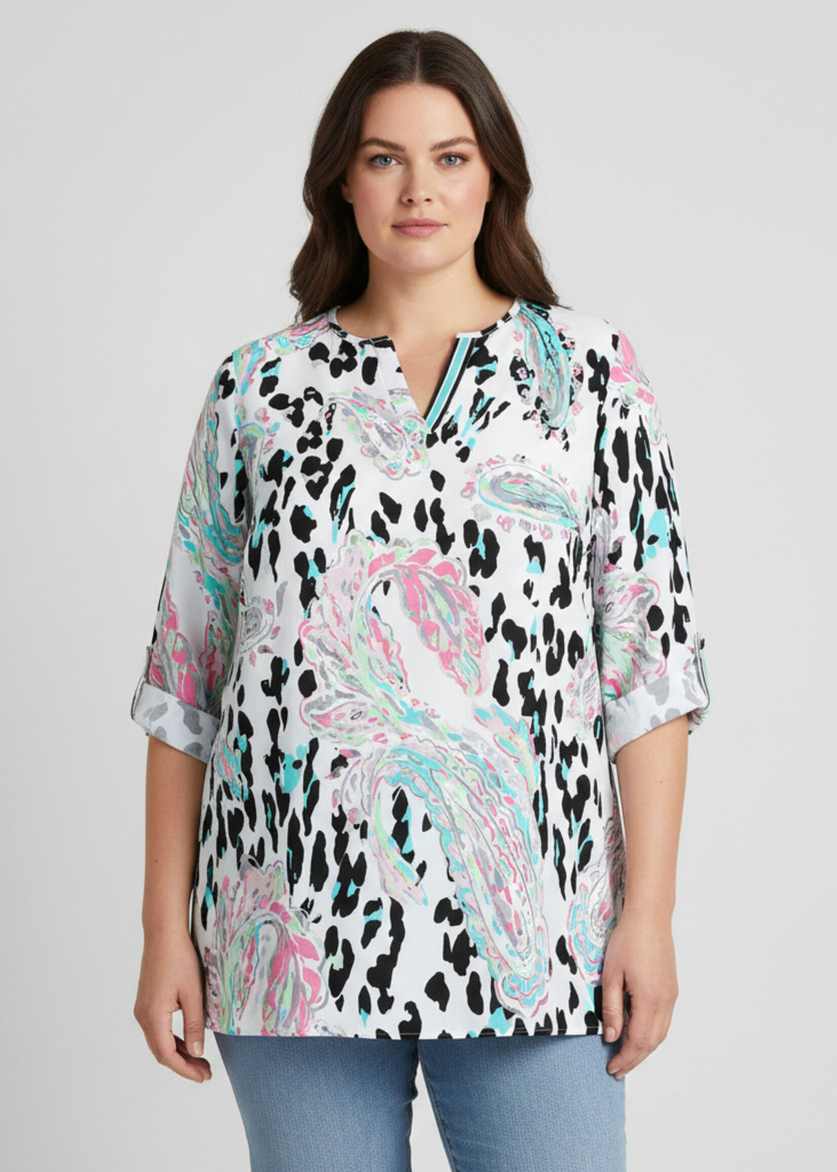 Doris Streich Doris Streich blouse 235153 – lange viscose blouse met paisley- en animalprint, sportieve V-hals