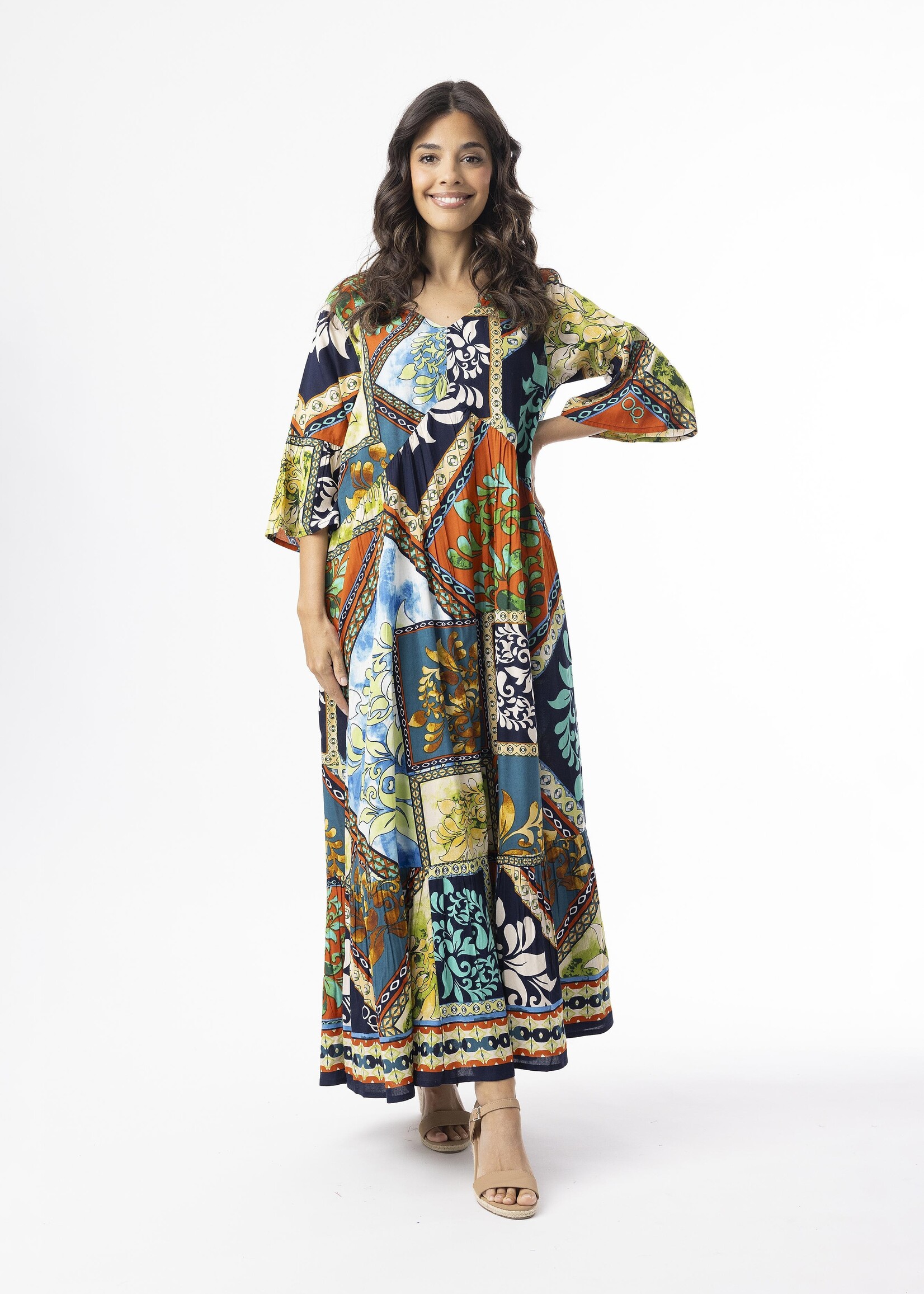 Orientique Orientique Jurk Cabo Fria Peak - Maxi Jurk met Patchwork Print en Flatterende Peak-naad