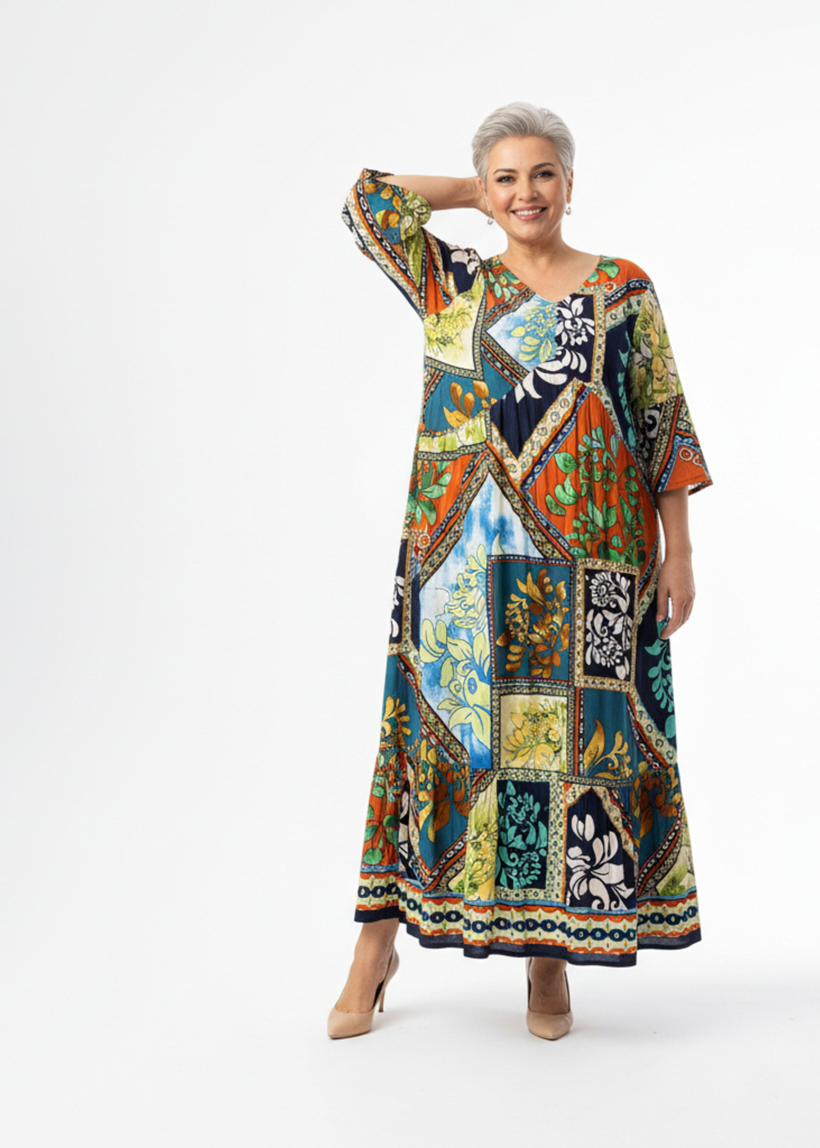 Orientique Orientique Jurk Cabo Fria Peak - Maxi Jurk met Patchwork Print en Flatterende Peak-naad