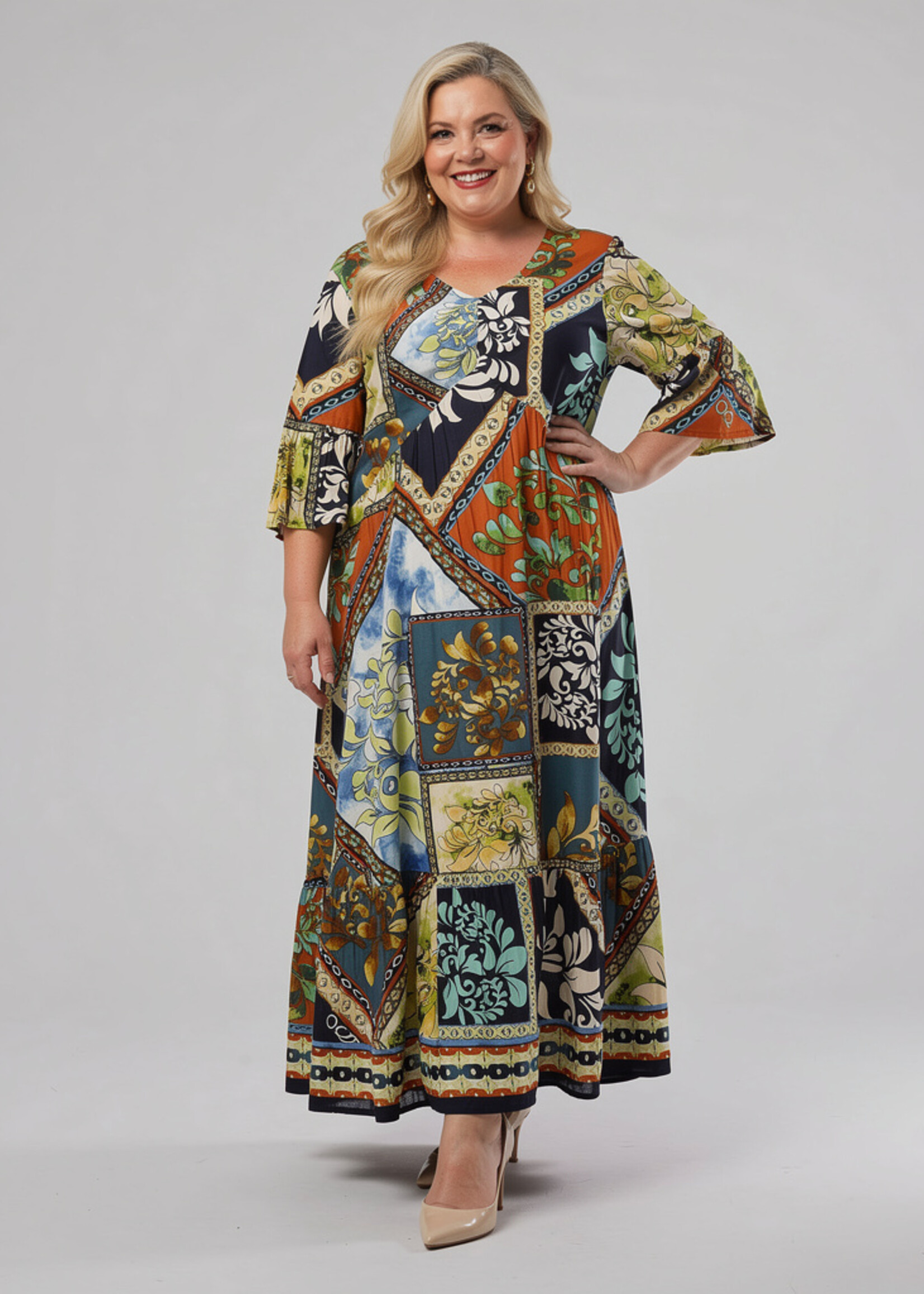 Orientique Orientique Jurk Cabo Fria Peak - Maxi Jurk met Patchwork Print en Flatterende Peak-naad