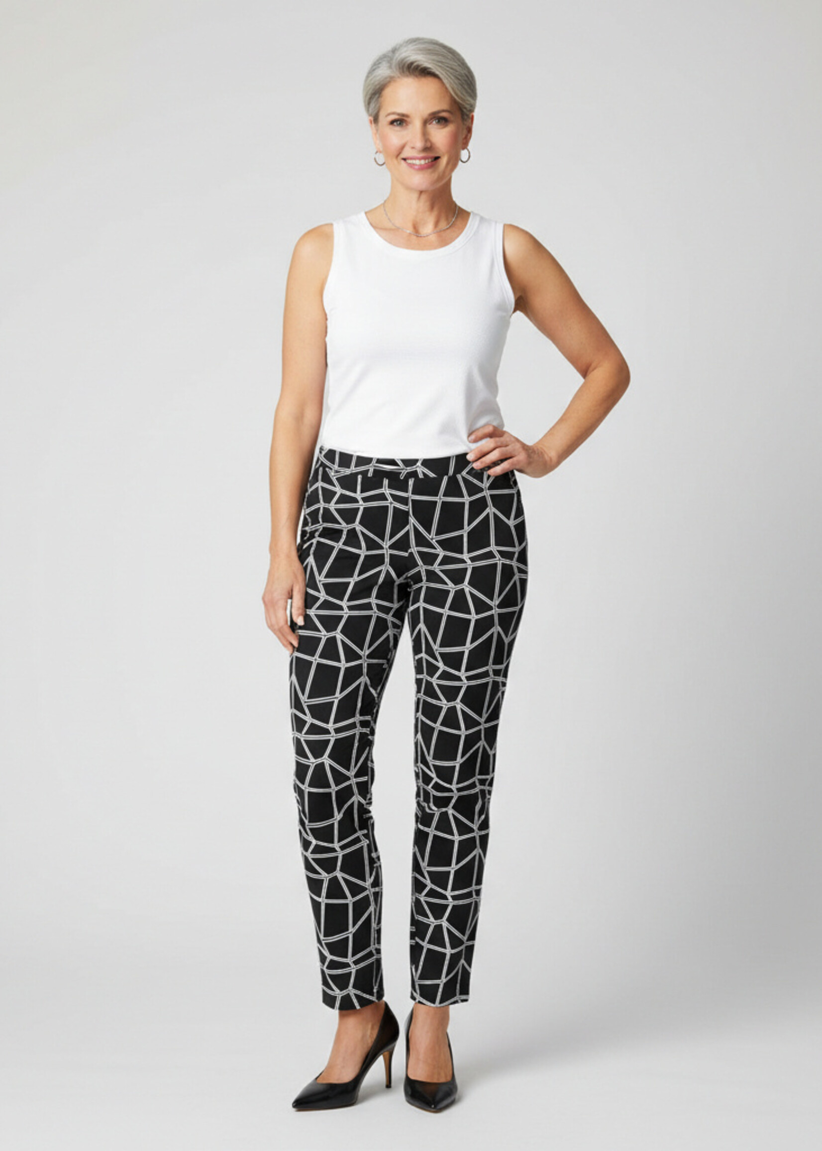 Colletta Colletta Broek Nadine - Comfortabele Broek met Zwart-Wit Geometrische Print in Dolce Travelstof