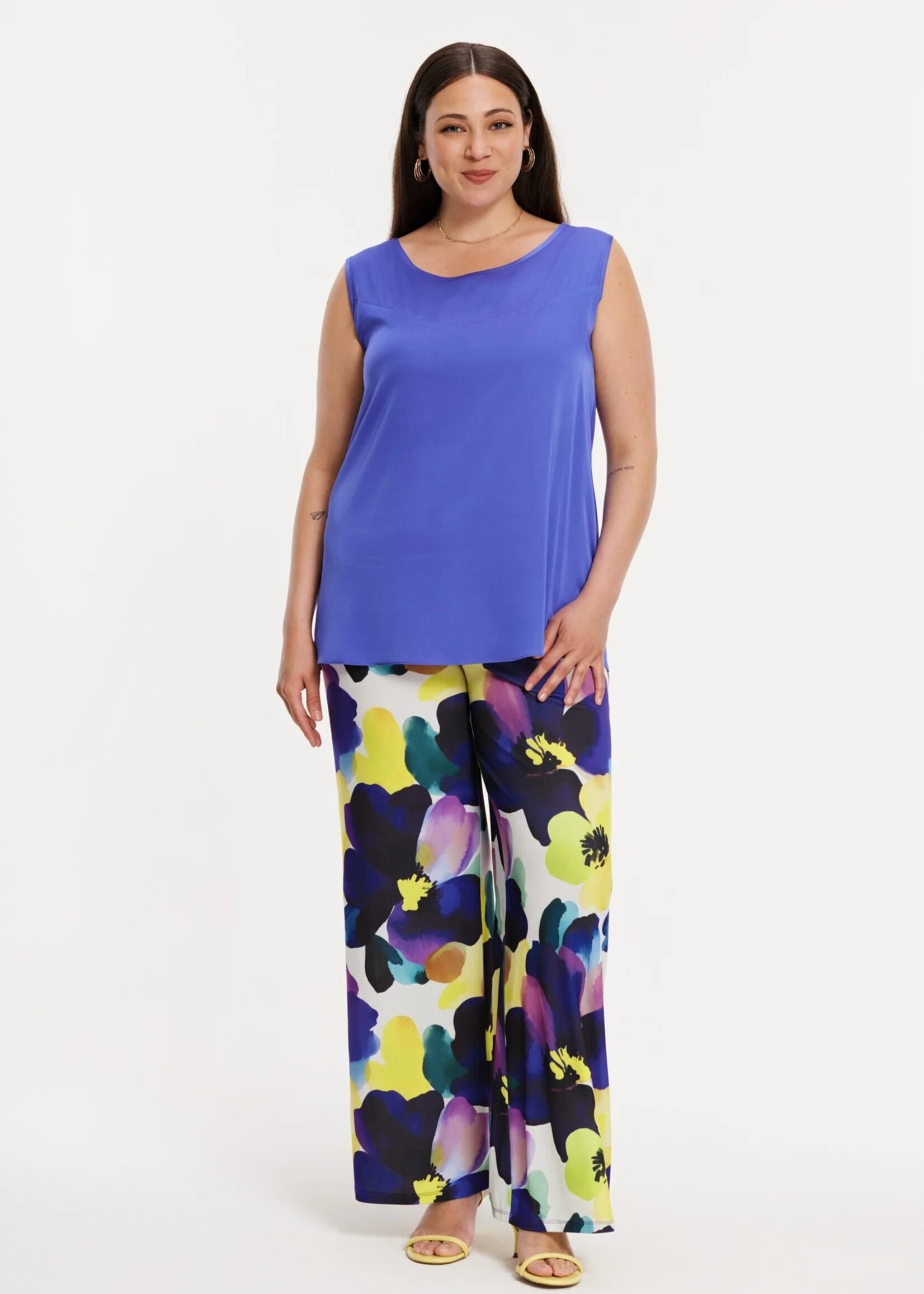 Yoek Yoek Broek Lush - Kleurrijke Pantalon met Bloemenprint in Duurzame Dolce Travelstof