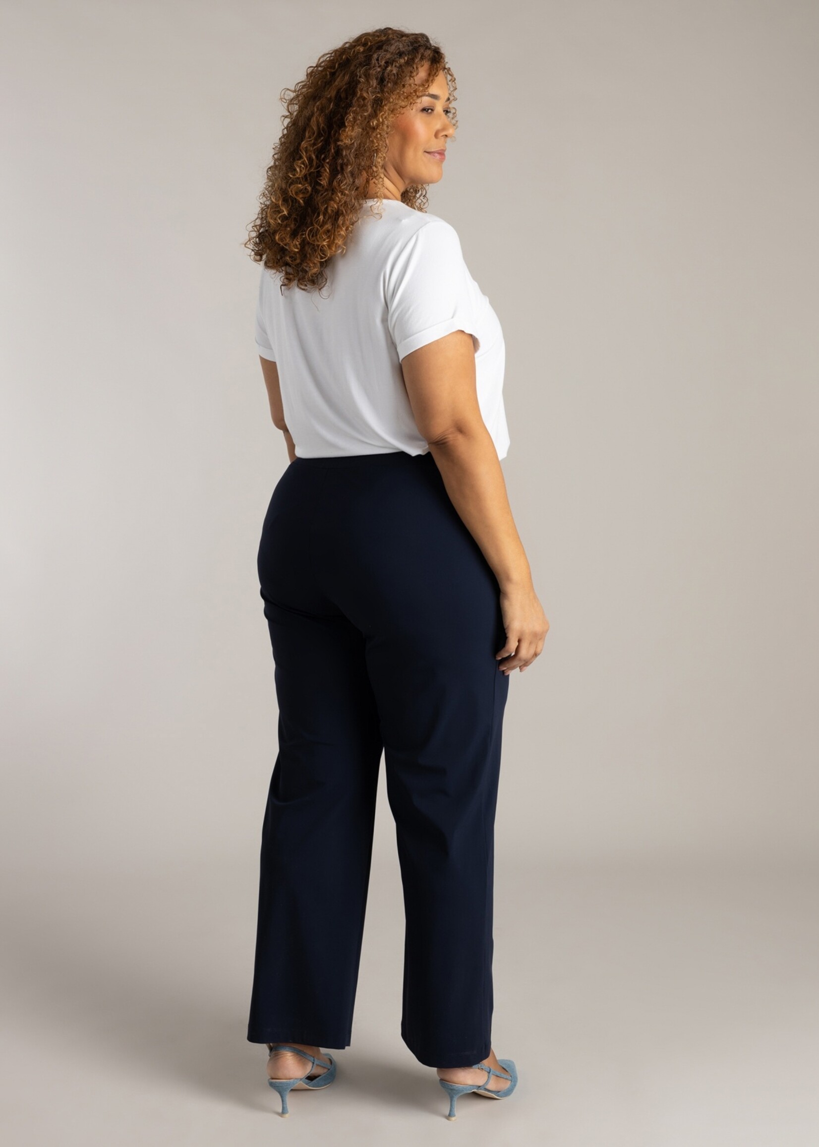 Colletta Colletta Broek Neeltje - Marineblauwe Pantalon met Rechte Pijp in Superstretch Travelstof (9000642)