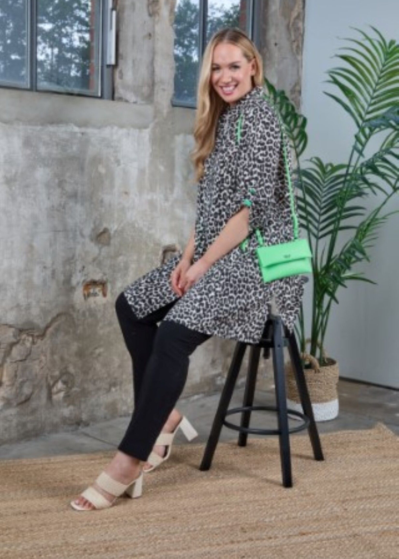 Mona Lisa Mona Lisa Lange Blouse Leo Green - A-lijn Tuniek met Neon Accenten in Viscosemix