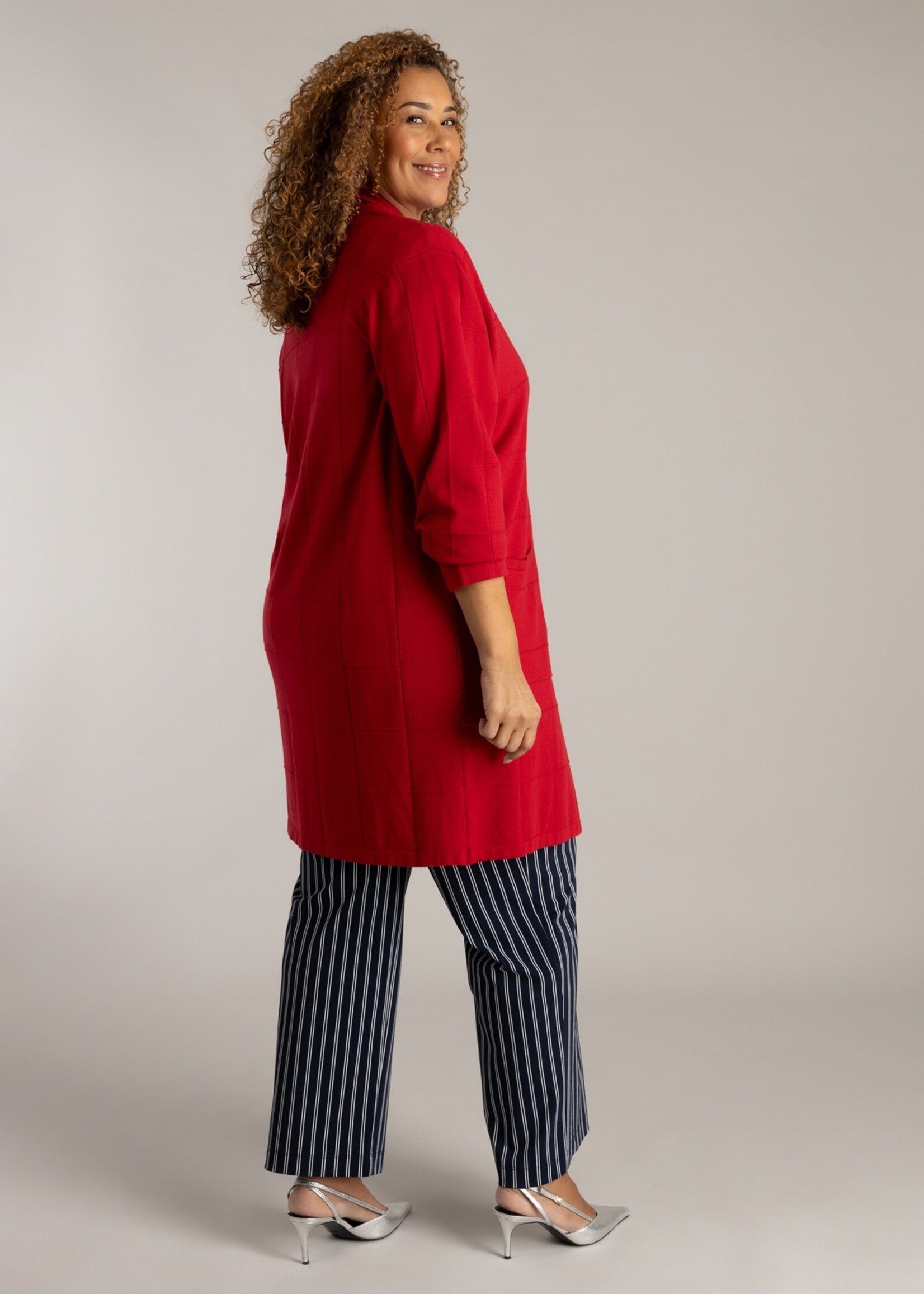 Colletta Colletta Vest Vlammend Rood - Lang Gebreid Vest met Ruitpatroon en Zakken (9000652)