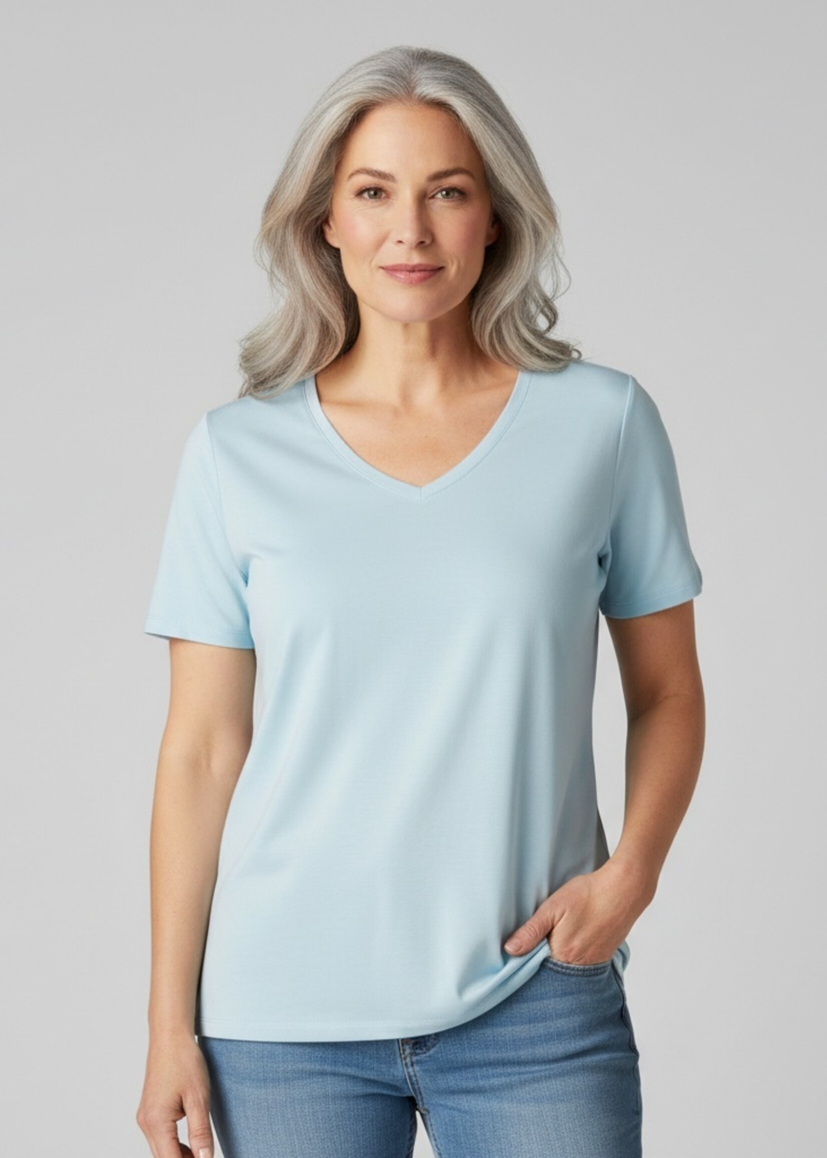 Yest Curve Yest Curve Basis Shirt Valya – Lichtblauw met V-hals