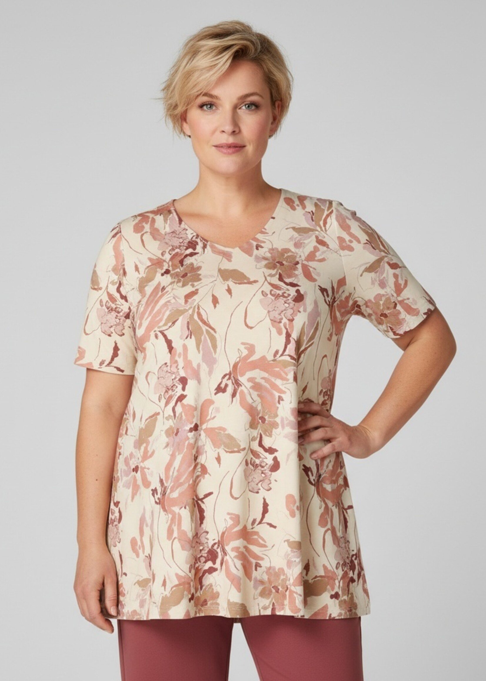 Yest Curve Yest Curve Tuniek Leocadia – A-lijn Print Top met Plum (t/m maat 60)