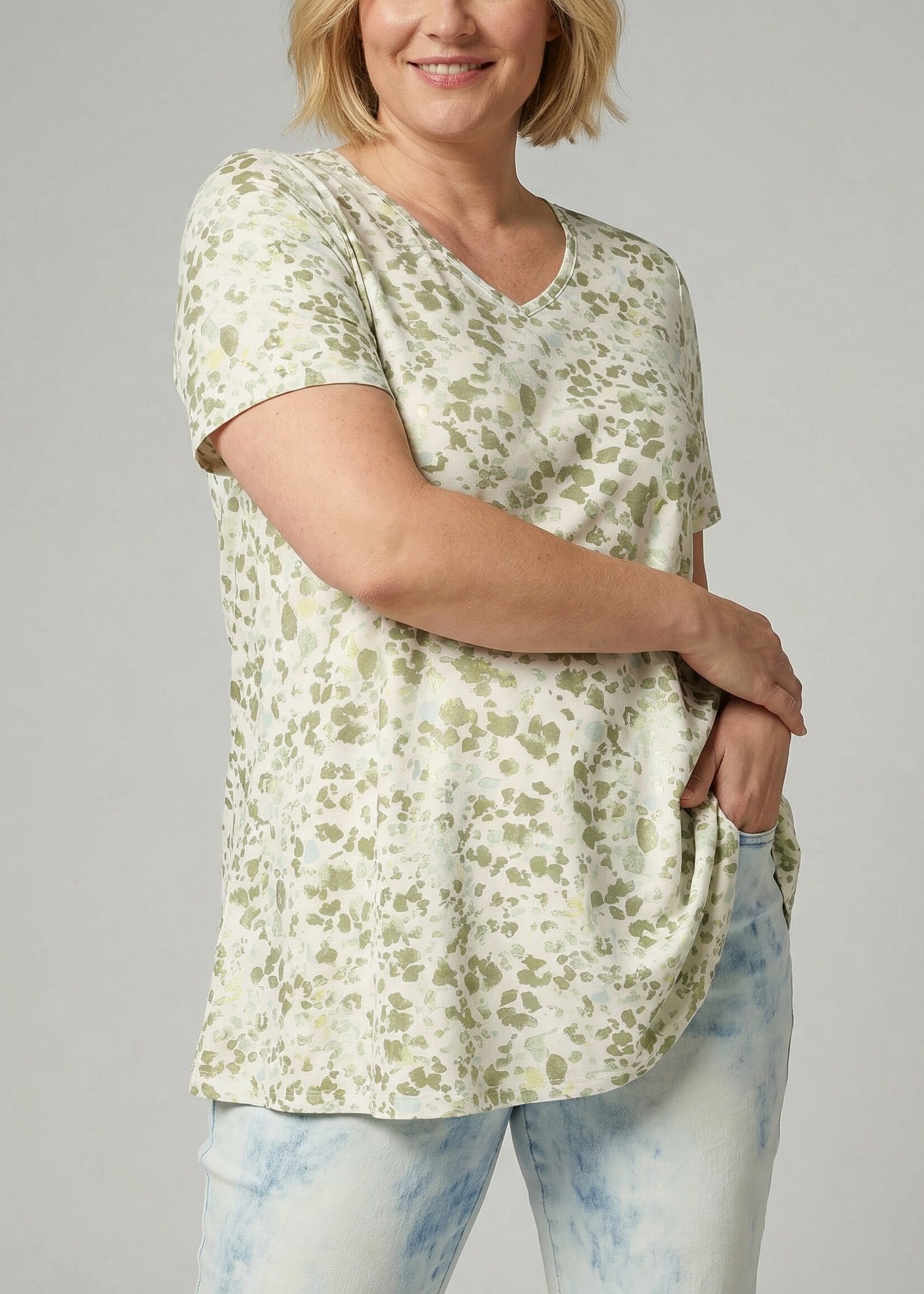 Yest Curve Yest Curve Tuniek Ankie – A-lijn Top met Olijfgroene Print (t/m maat 60)