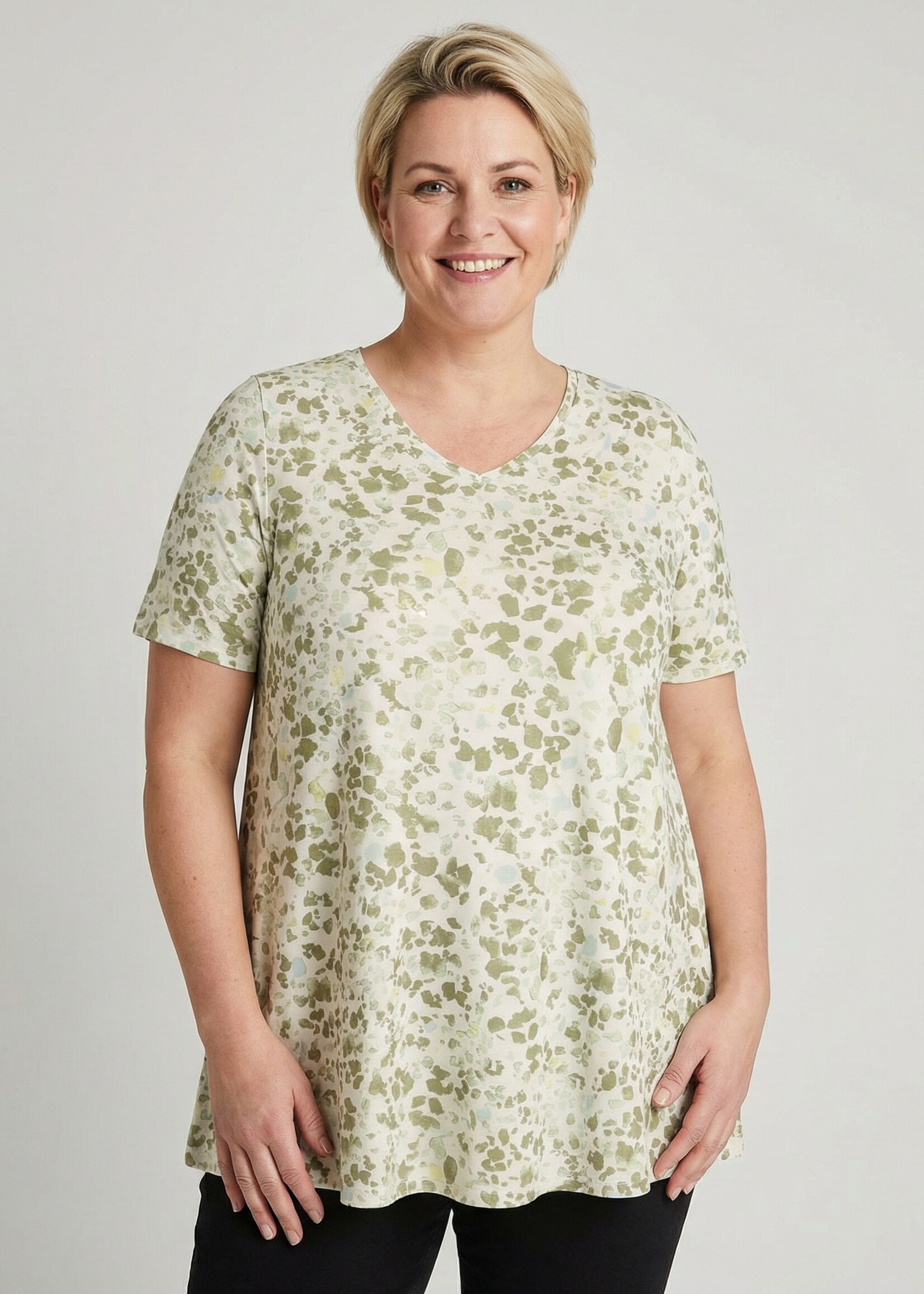Yest Curve Yest Curve Tuniek Ankie – A-lijn Top met Olijfgroene Print (t/m maat 60)