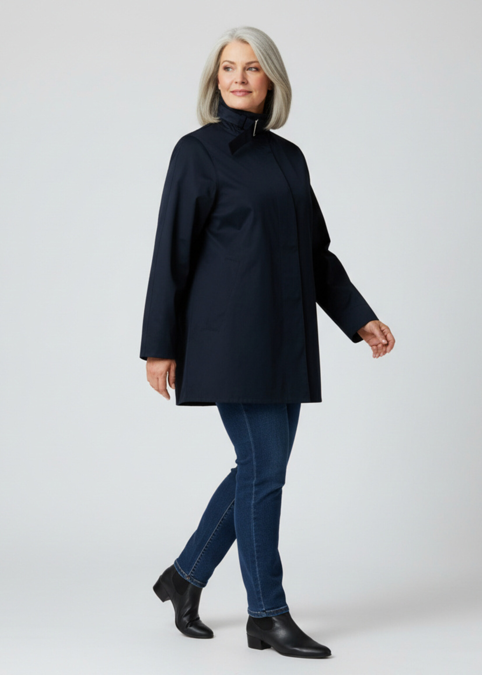 Yest Curve Yest Curve regenjas A006078 – donkerblauw – stijlvolle plus size tussenjas met opstaande boord